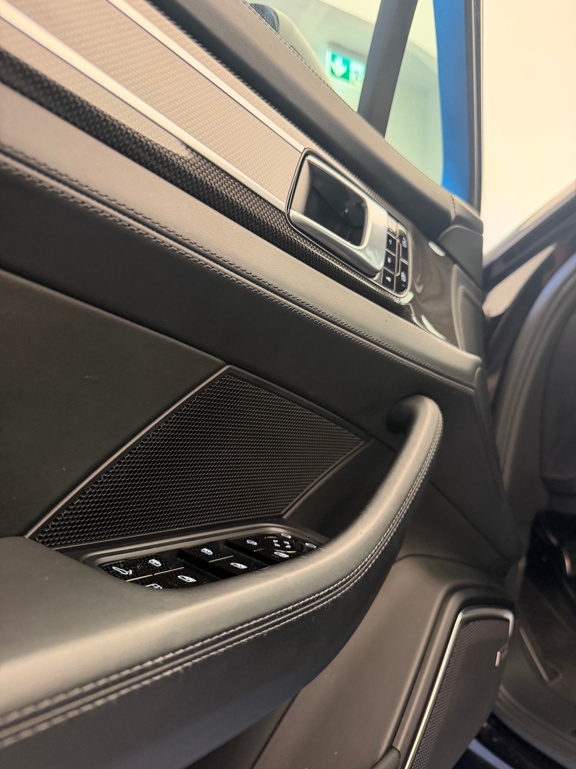 PORSCHE Panamera Turbo S E-Hybrid PDK-image-9