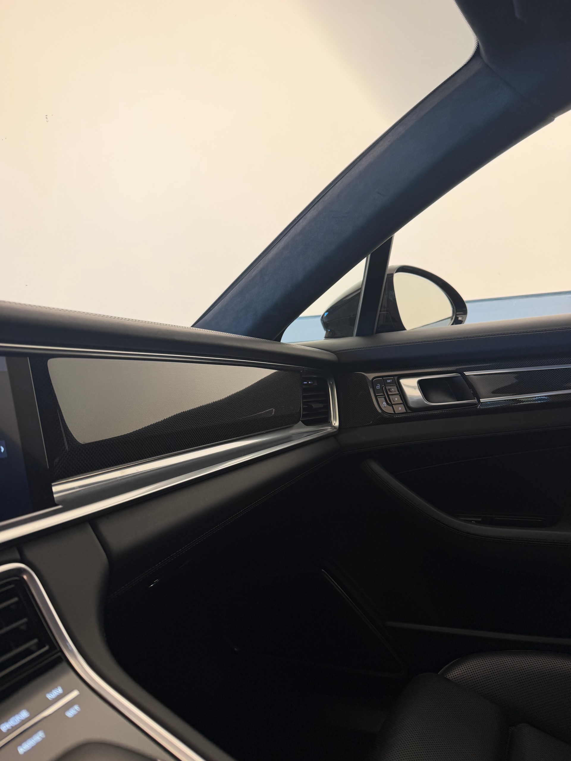 PORSCHE Panamera Turbo S E-Hybrid PDK-image-12