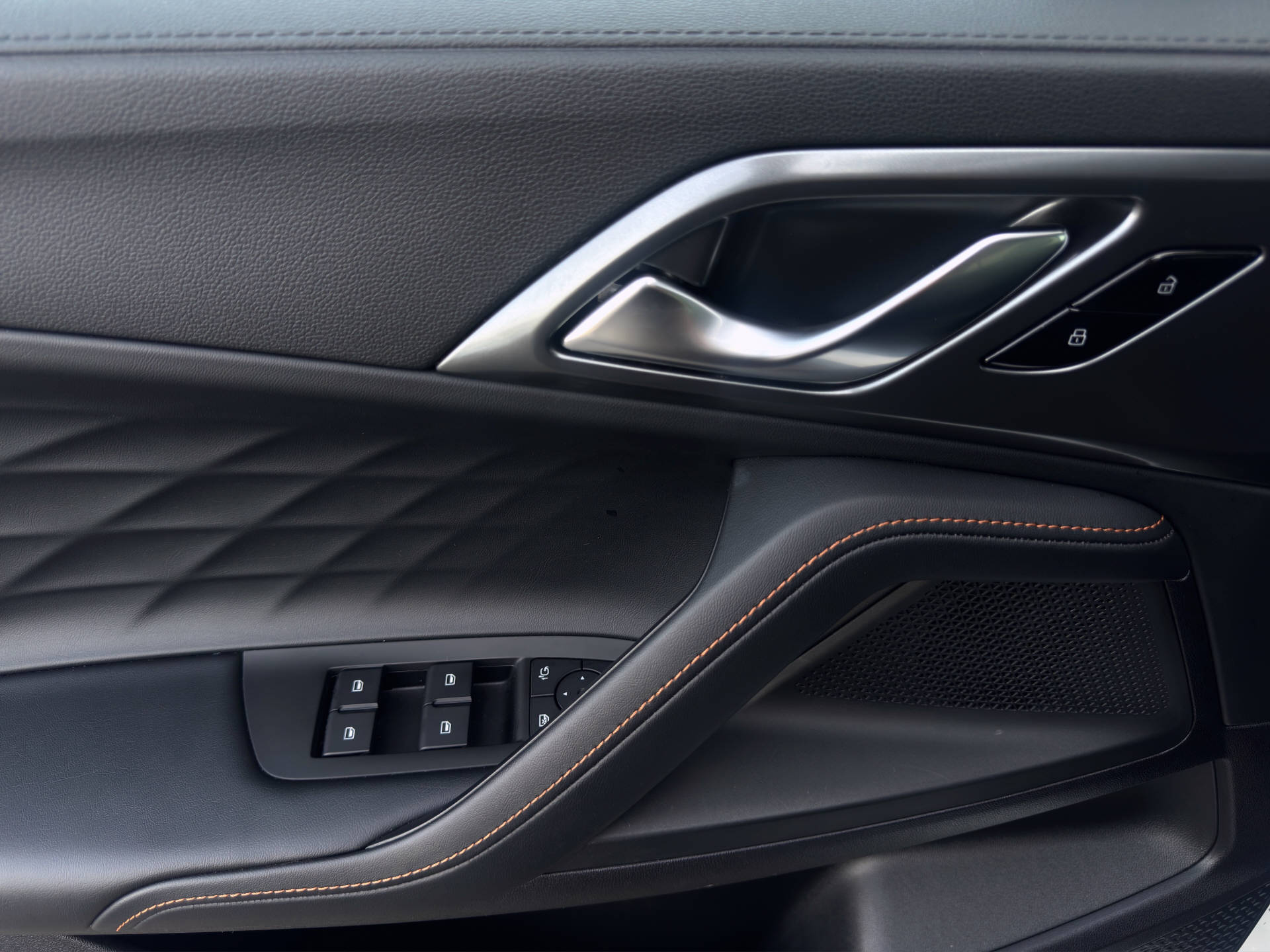 MG HS 1.5 Vti-Tech Luxury-image-8