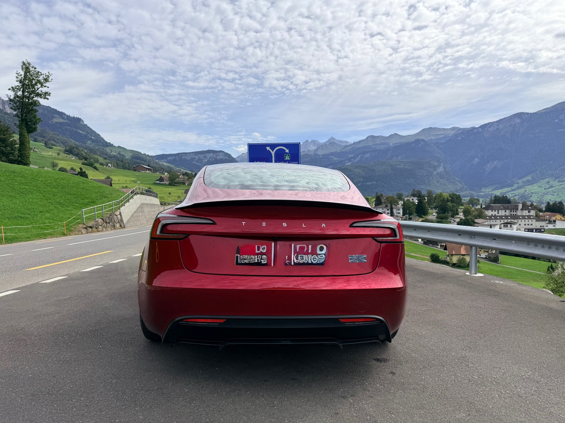 TESLA Model 3 Performance-image-2