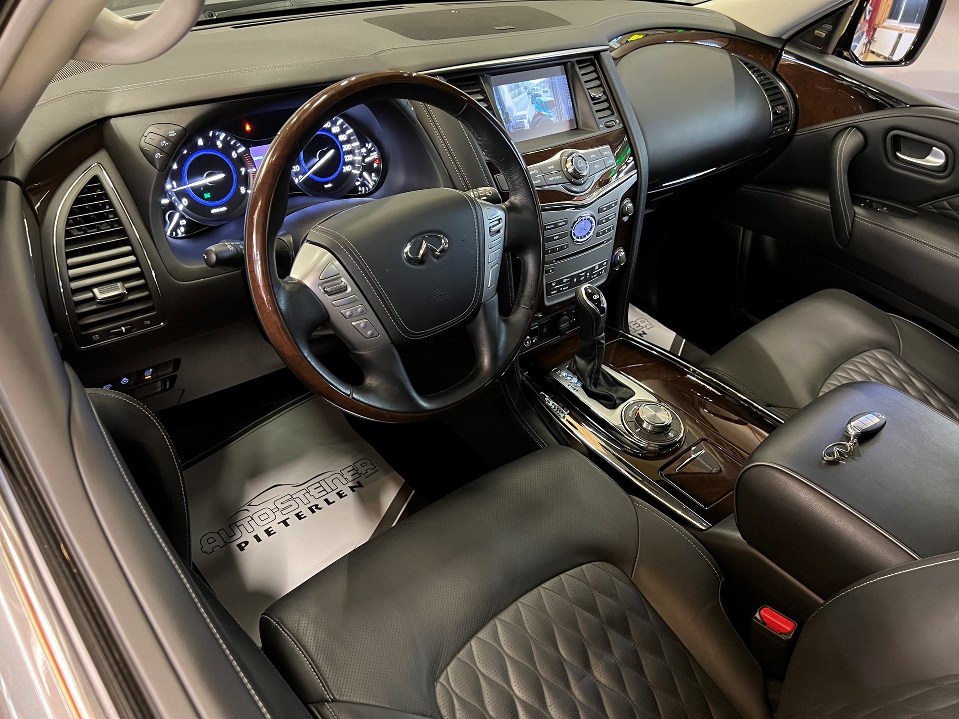 INFINITI CH GEPRÜFT !! QX-80 ALLRAD 7 PLÄTZER SUV. VOLL OPTIONEN. NUR 19`800 KM.LEASING 890.--image-7