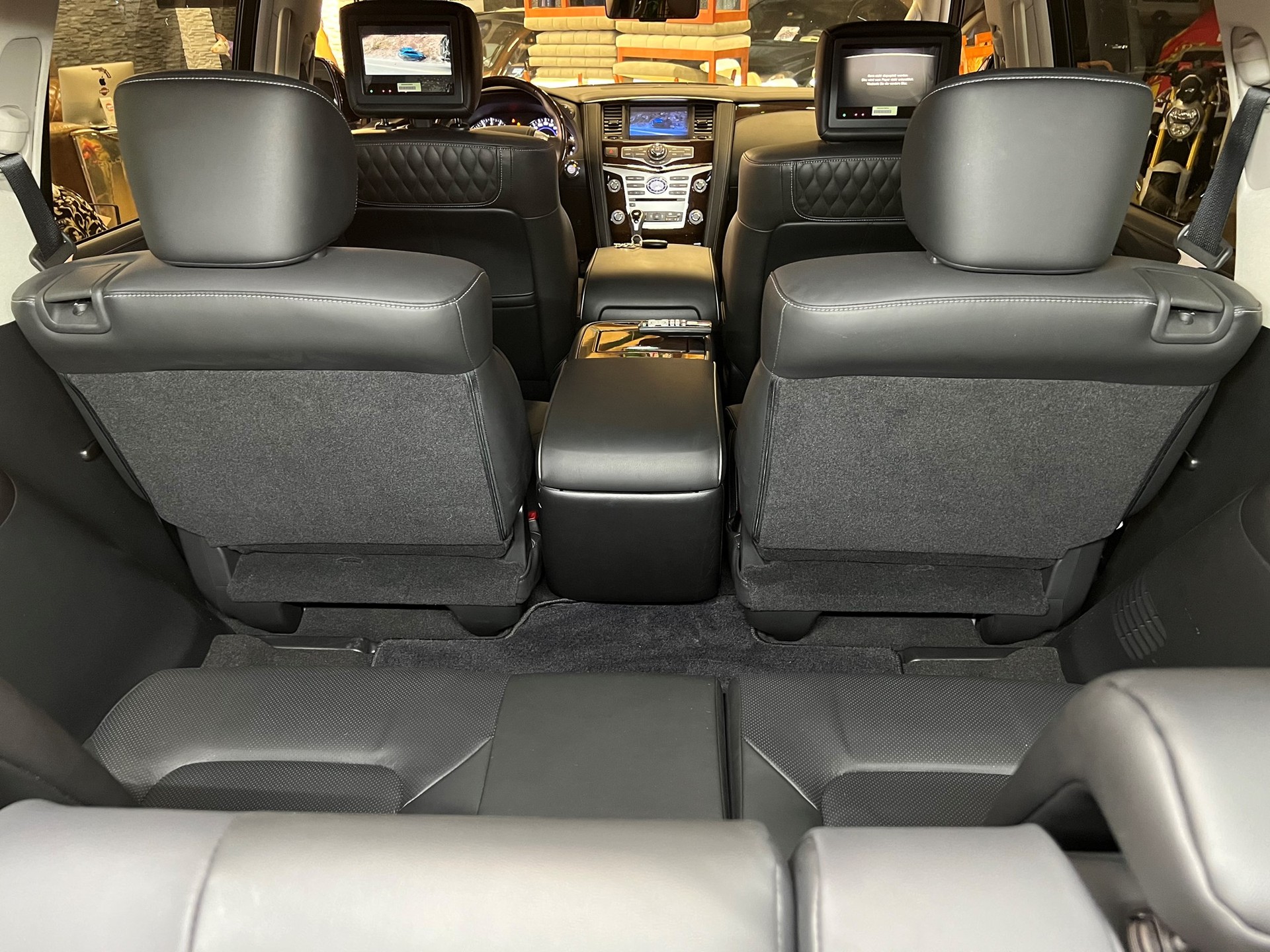 INFINITI CH GEPRÜFT !! QX-80 ALLRAD 7 PLÄTZER SUV. VOLL OPTIONEN. NUR 19`800 KM.LEASING 890.--image-24