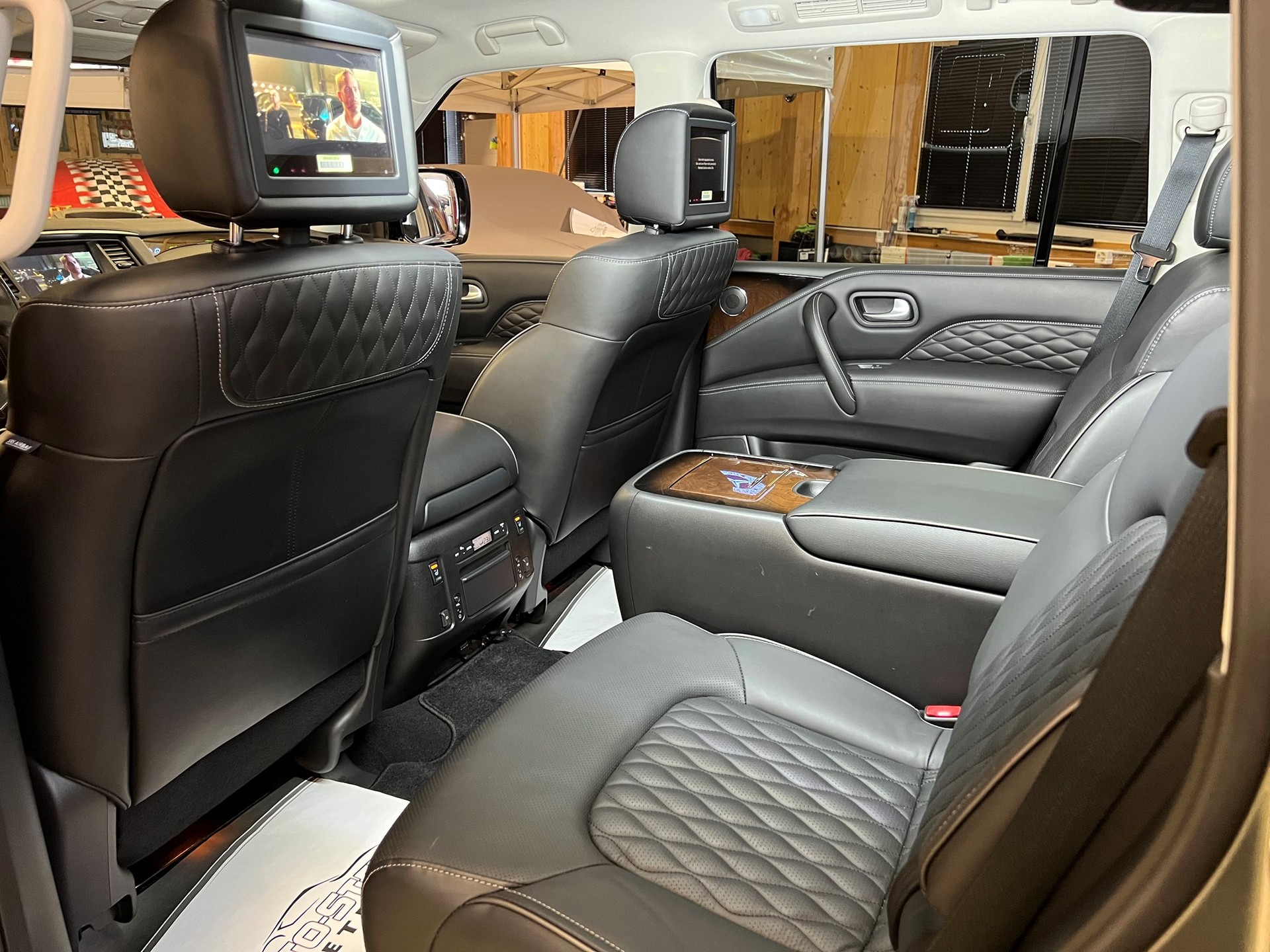 INFINITI CH GEPRÜFT !! QX-80 ALLRAD 7 PLÄTZER SUV. VOLL OPTIONEN. NUR 19`800 KM.LEASING 890.--image-20