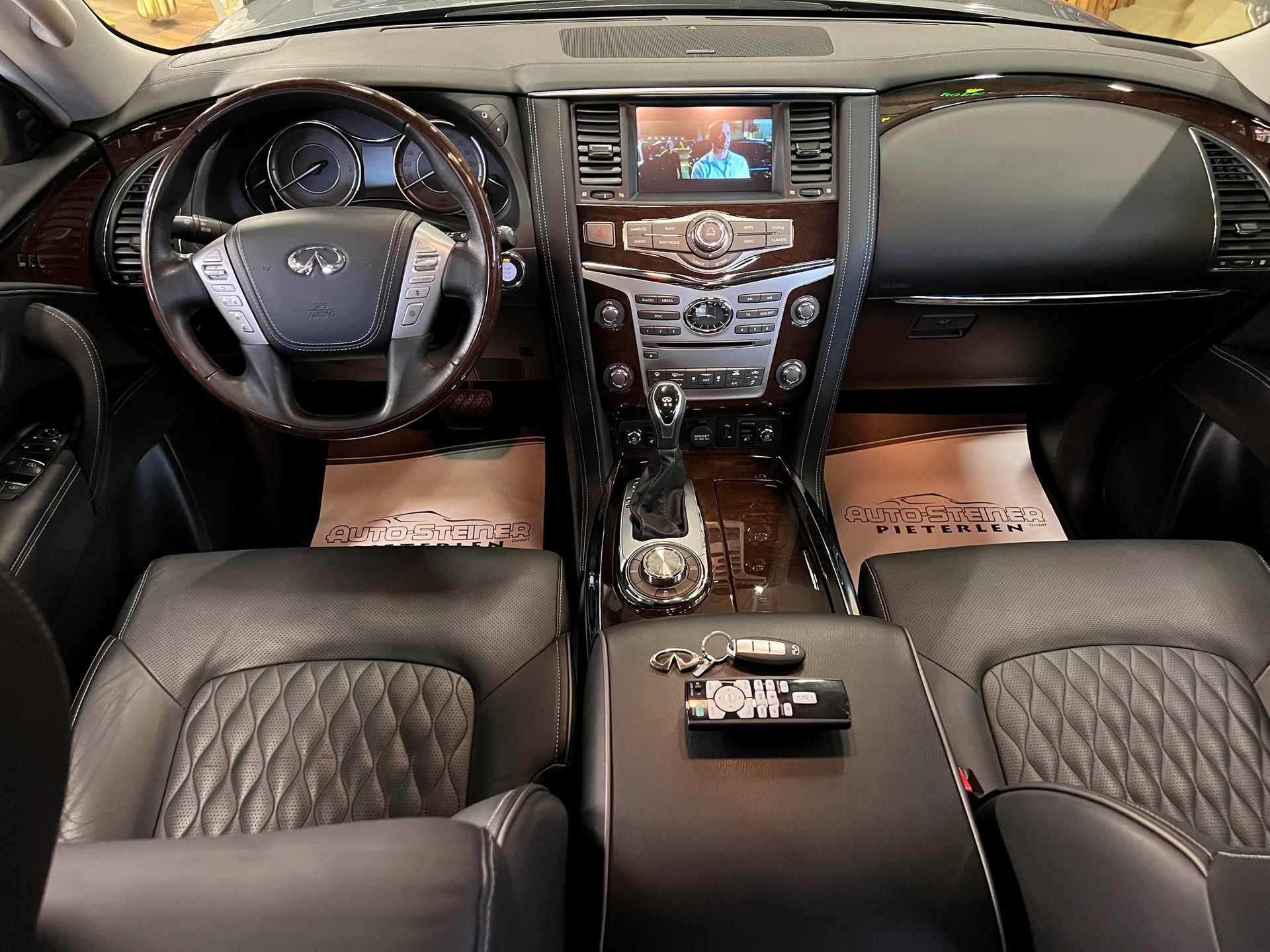 INFINITI CH GEPRÜFT !! QX-80 ALLRAD 7 PLÄTZER SUV. VOLL OPTIONEN. NUR 19`800 KM.LEASING 890.--showroom-element-2