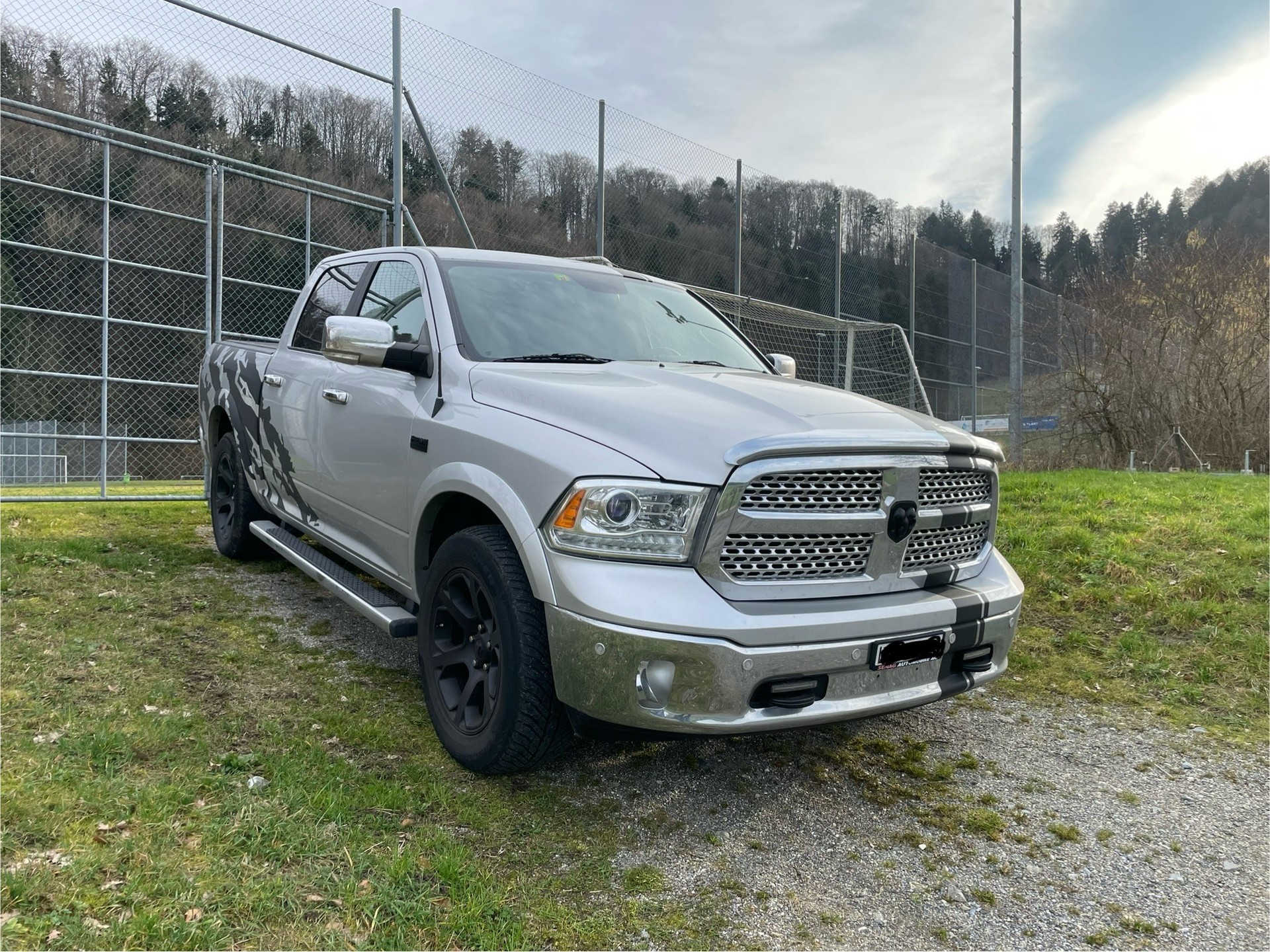 DODGE RAM 1500 HEMI V8 CrewCab Laramie 5.7Lt-image-1