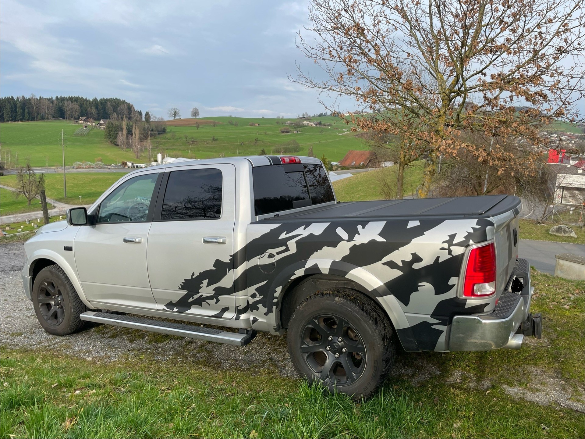 DODGE RAM 1500 HEMI V8 CrewCab Laramie 5.7Lt-image-5
