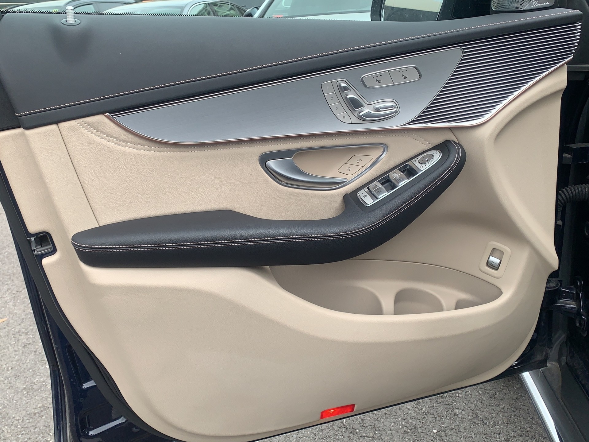 MERCEDES-BENZ EQC 400 4Matic-image-10