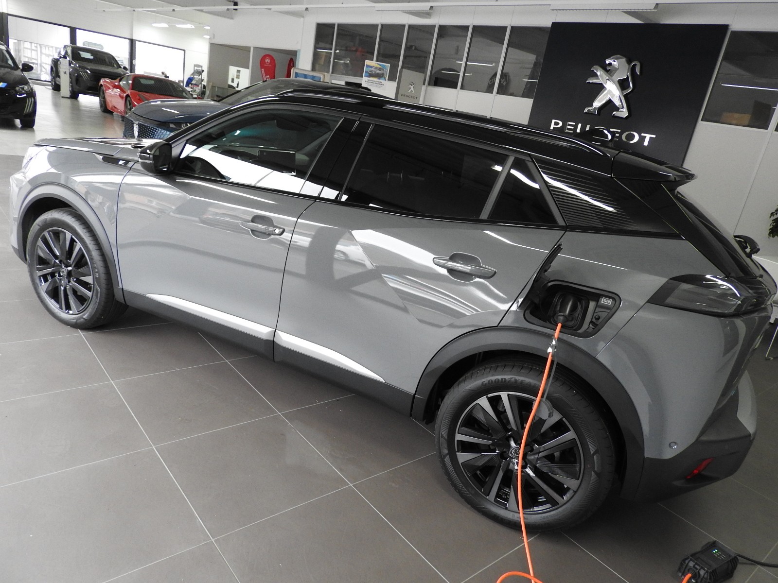 PEUGEOT 2008 156 e 54 kWh GT-image-1