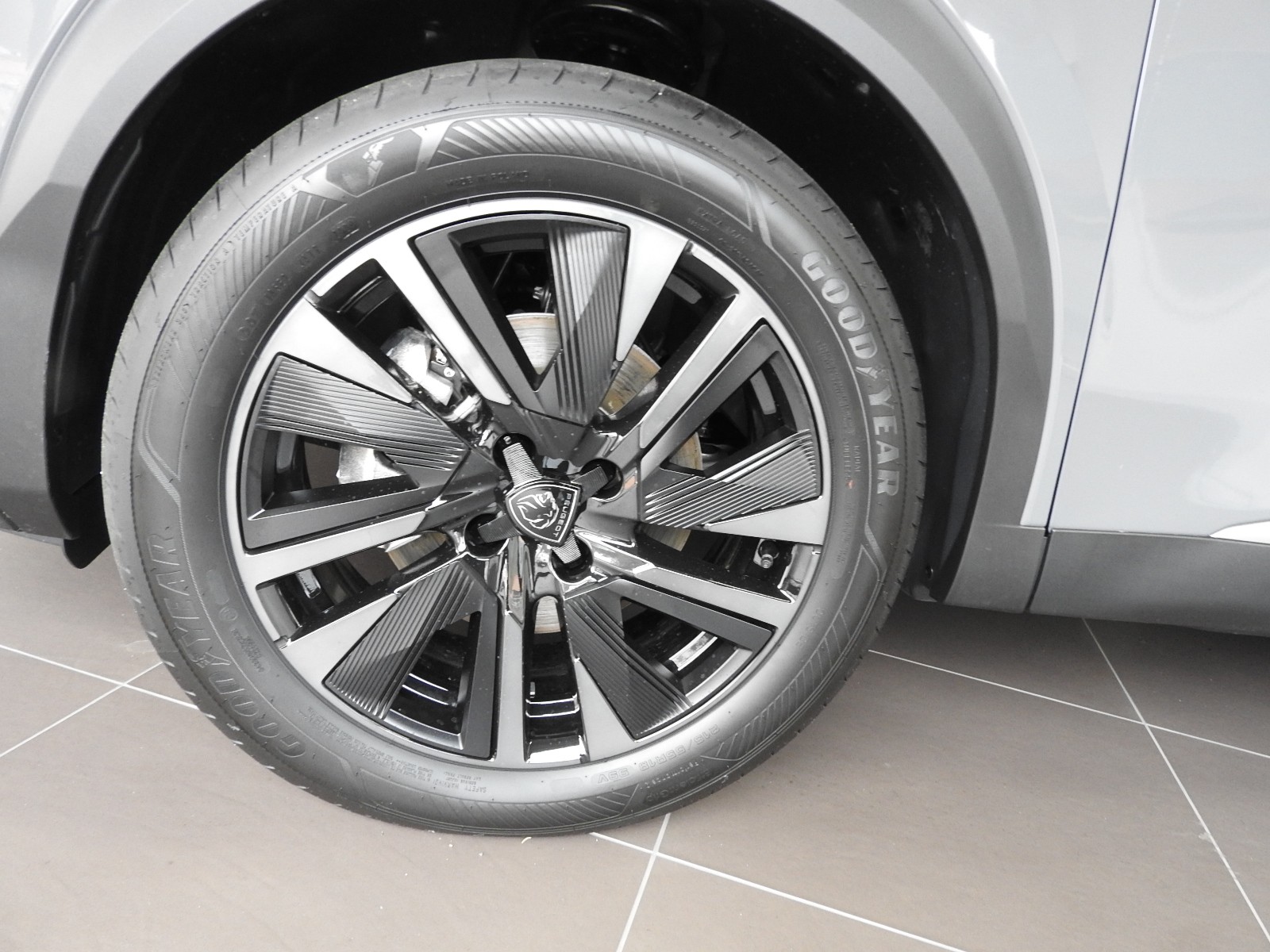 PEUGEOT 2008 156 e 54 kWh GT-image-13