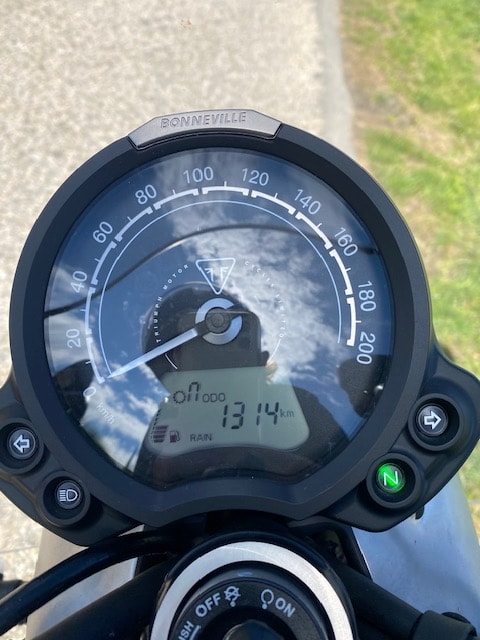 TRIUMPH Street Twin-image-3