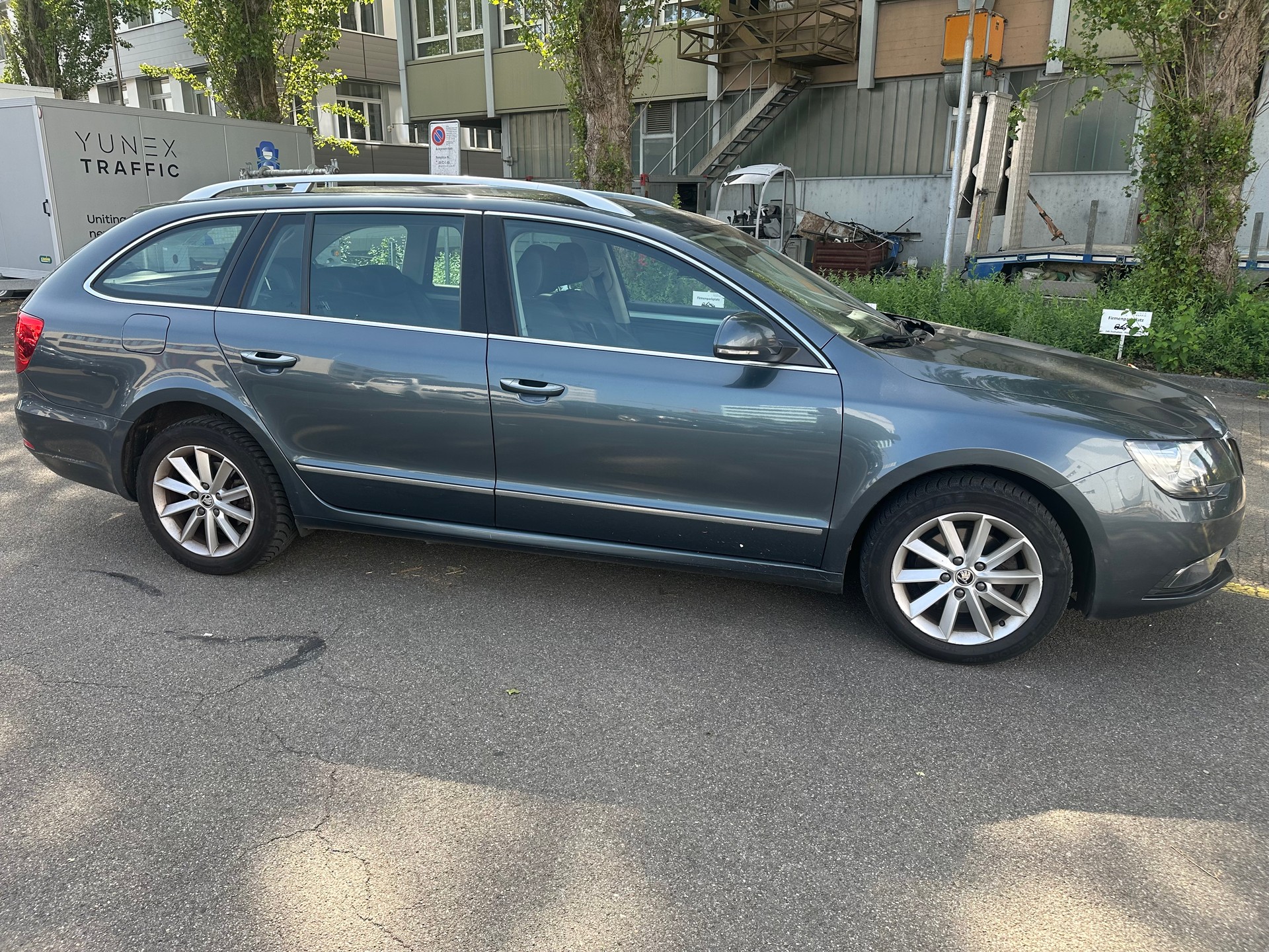 SKODA Superb Combi 1.6 TDi Business DSG-image-3