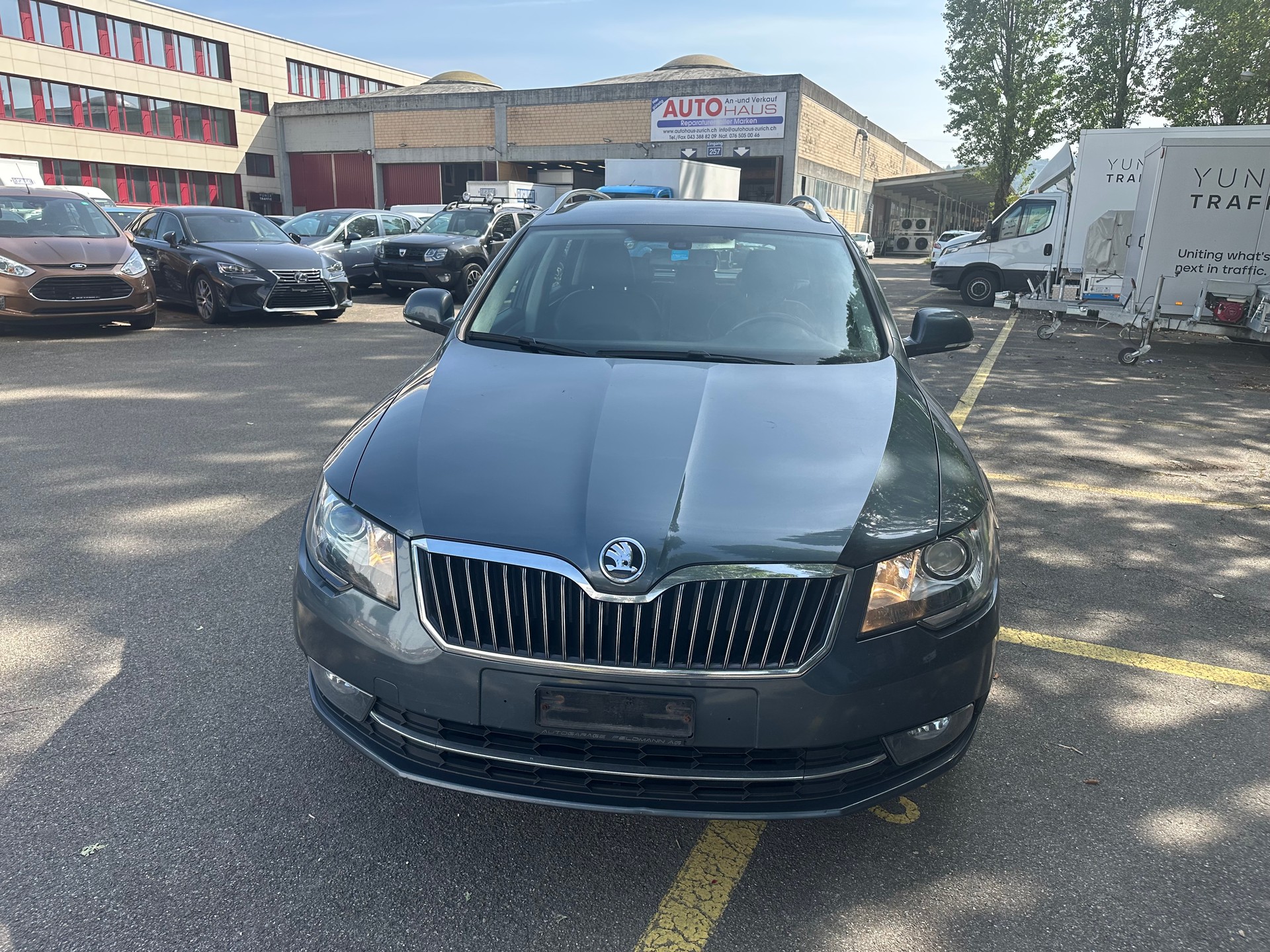 SKODA Superb Combi 1.6 TDi Business DSG-image-1