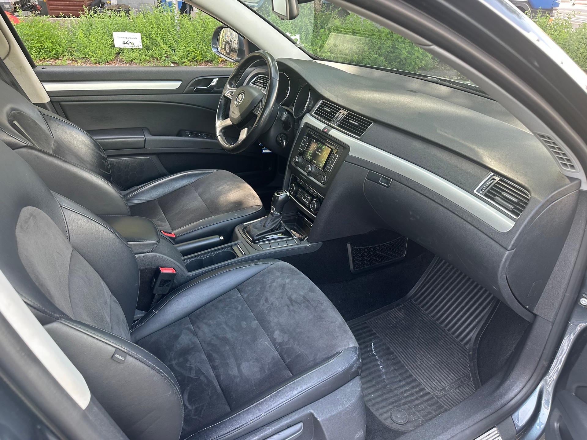 SKODA Superb Combi 1.6 TDi Business DSG-image-11