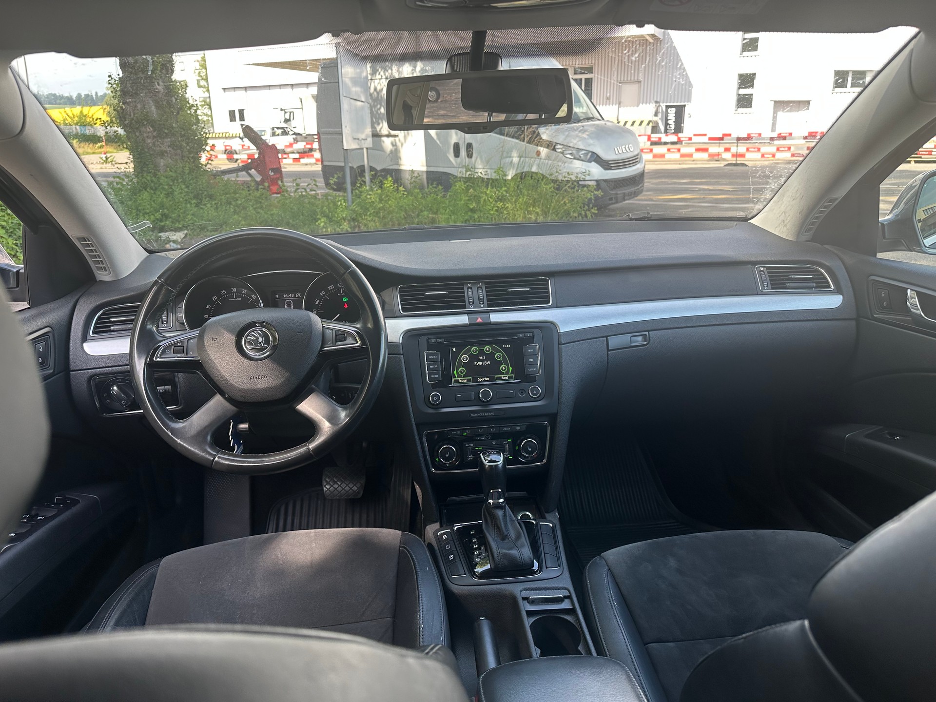 SKODA Superb Combi 1.6 TDi Business DSG-image-8