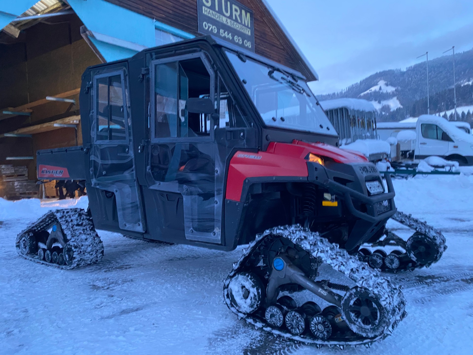 KOMMOBIL (UNIMOG) Polaris 800 4x4 mit Raupen