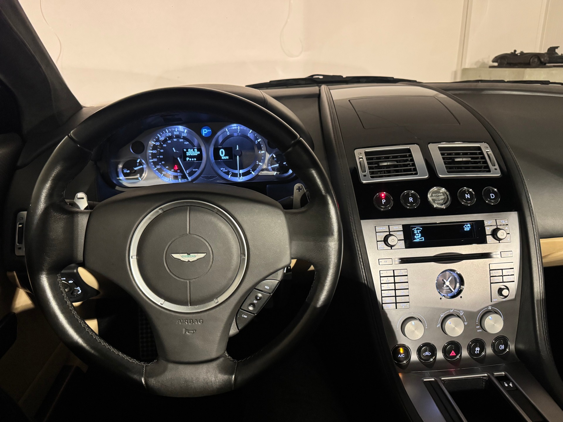 ASTON MARTIN DB9 Touchtronic 2-image-9