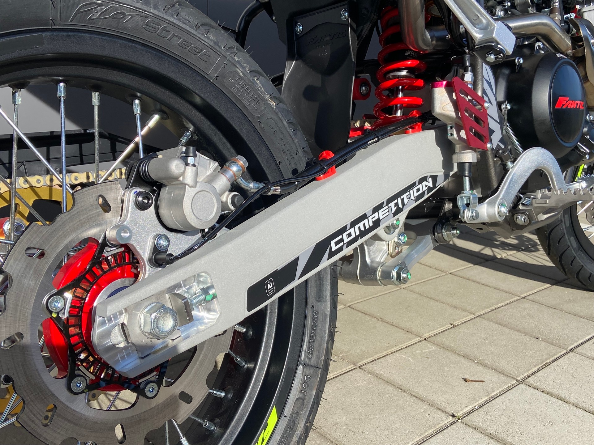 FANTIC XMF 125 Motard Competition-image-2
