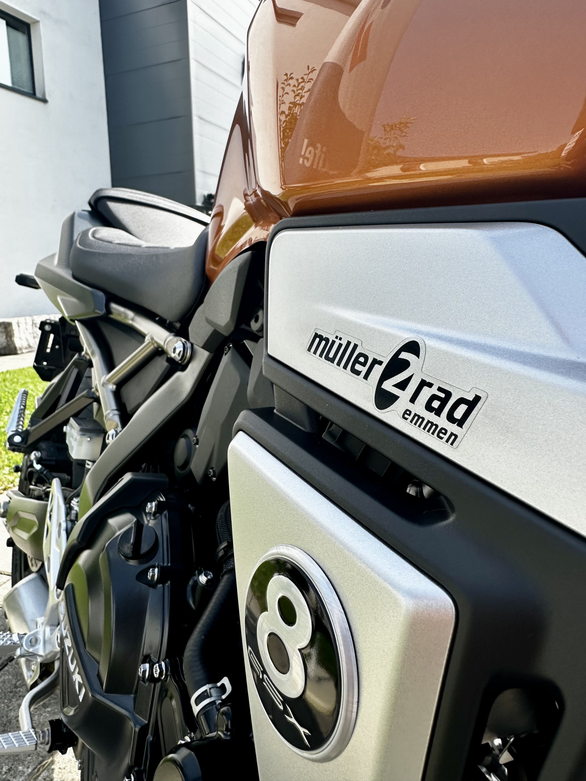 SUZUKI GSX-8T-image-6