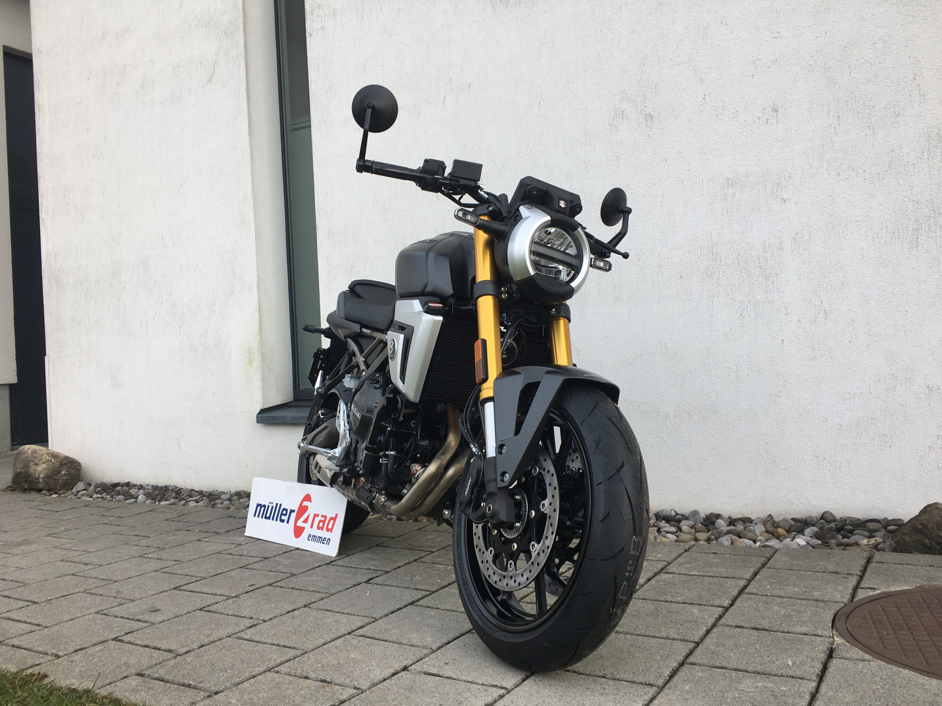SUZUKI GSX-8T-image-1