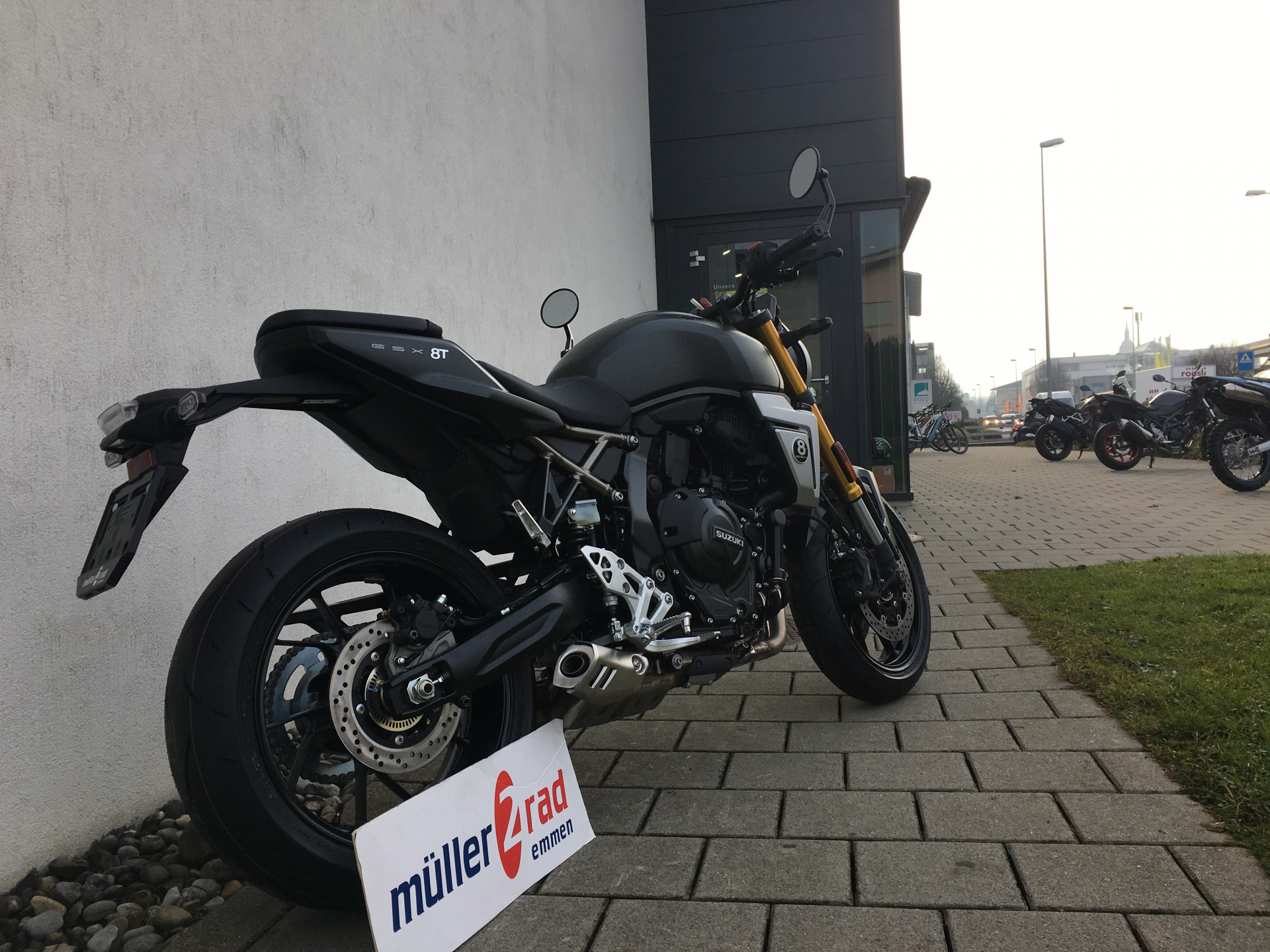 SUZUKI GSX-8T-image-3