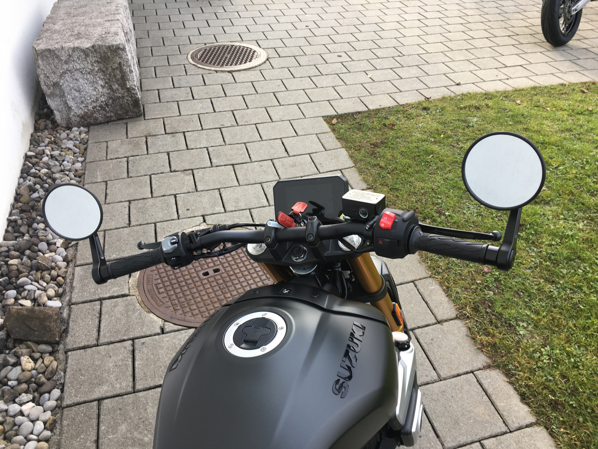 SUZUKI GSX-8T-image-4