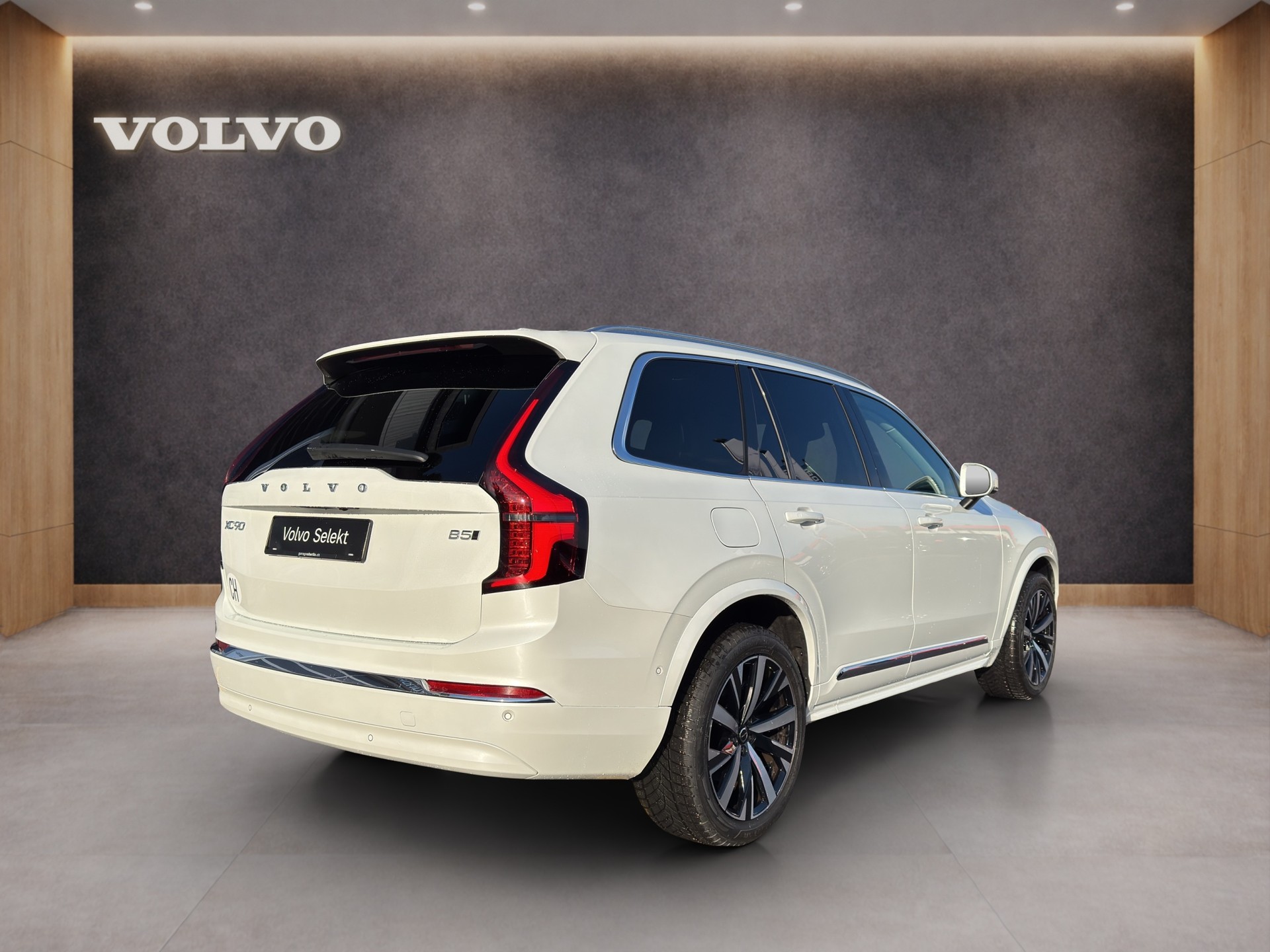 VOLVO XC90 2.0 B5 MH Plus Bright AWD-image-4