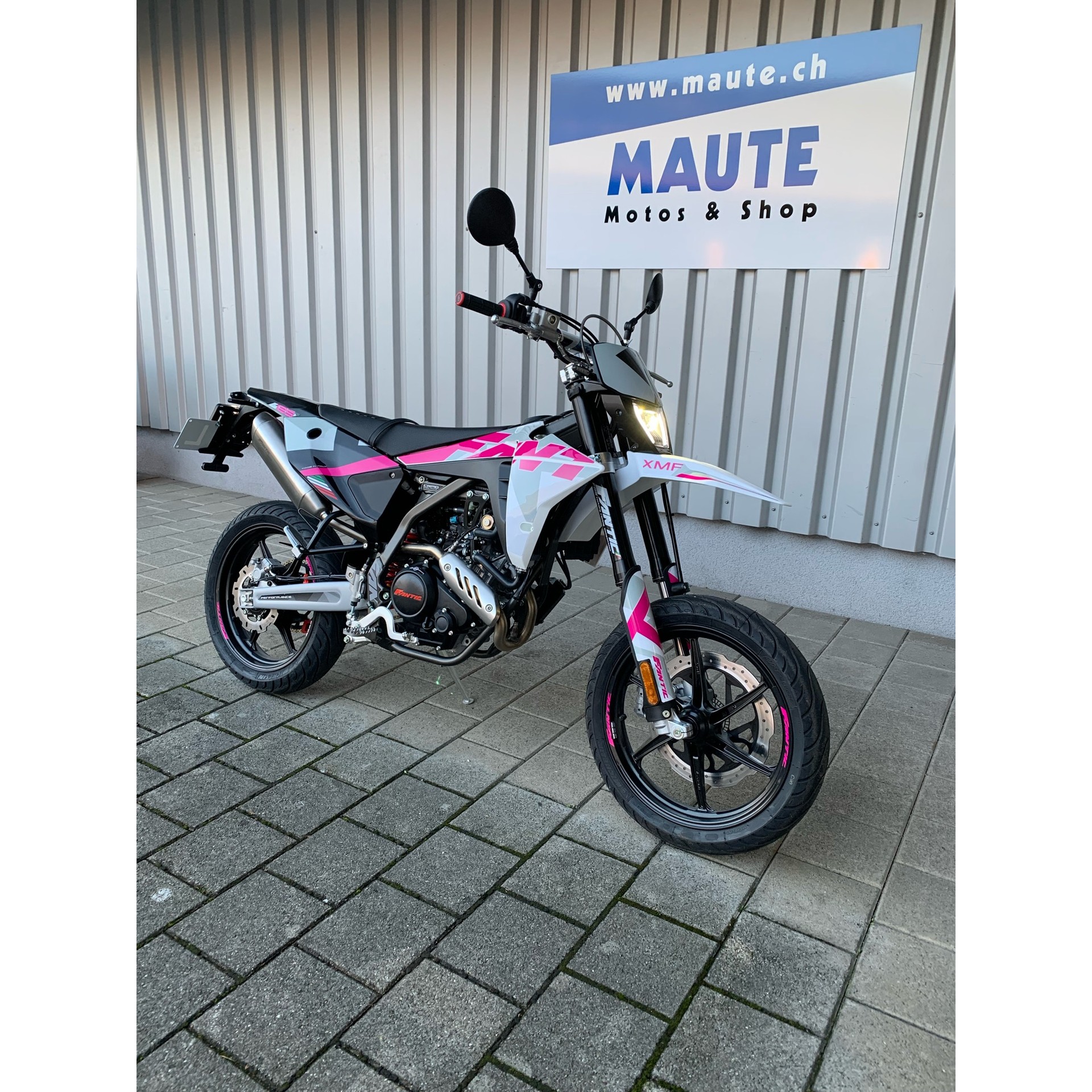 FANTIC XMF 125 Motard Performance-image-3