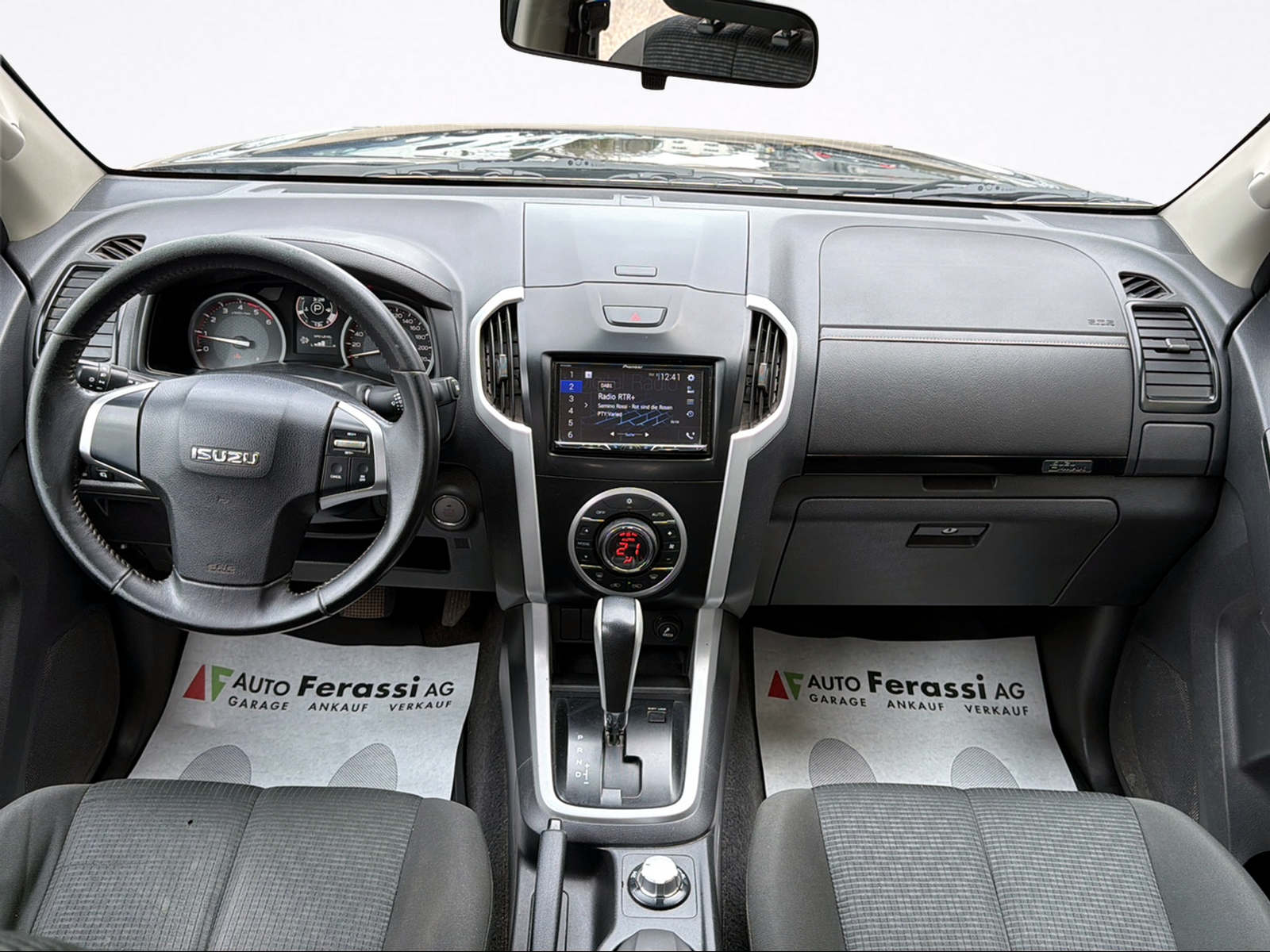 ISUZU D-MAX 1.9 Crew Cab Solar Plus 4x4 A-image-8