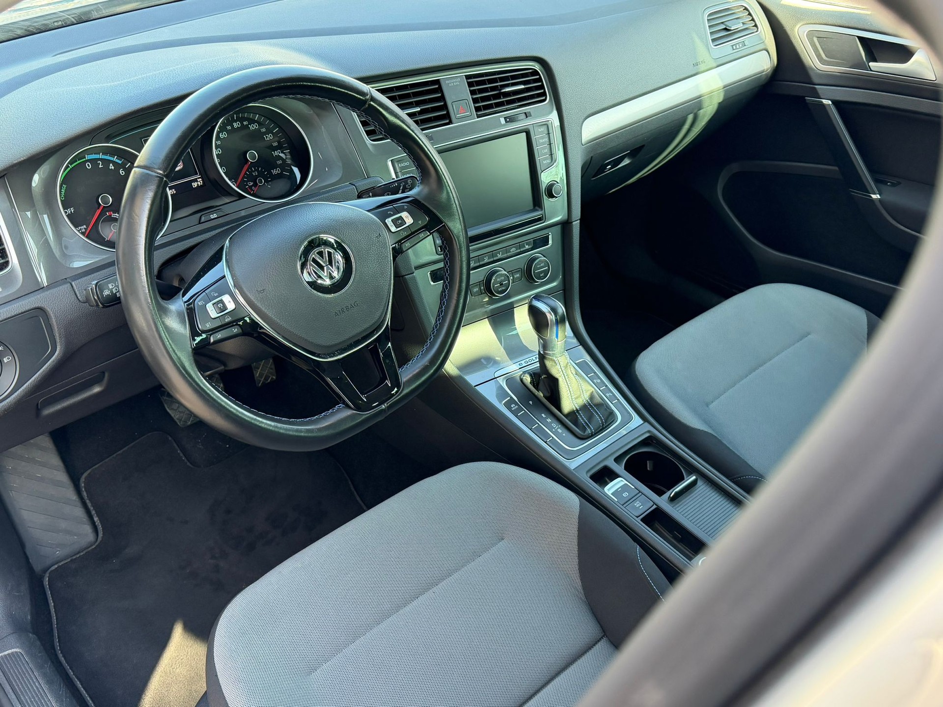 VW e-Golf Voll-Elektro mit CCS-Laden 30 Min. 10-80%-image-7