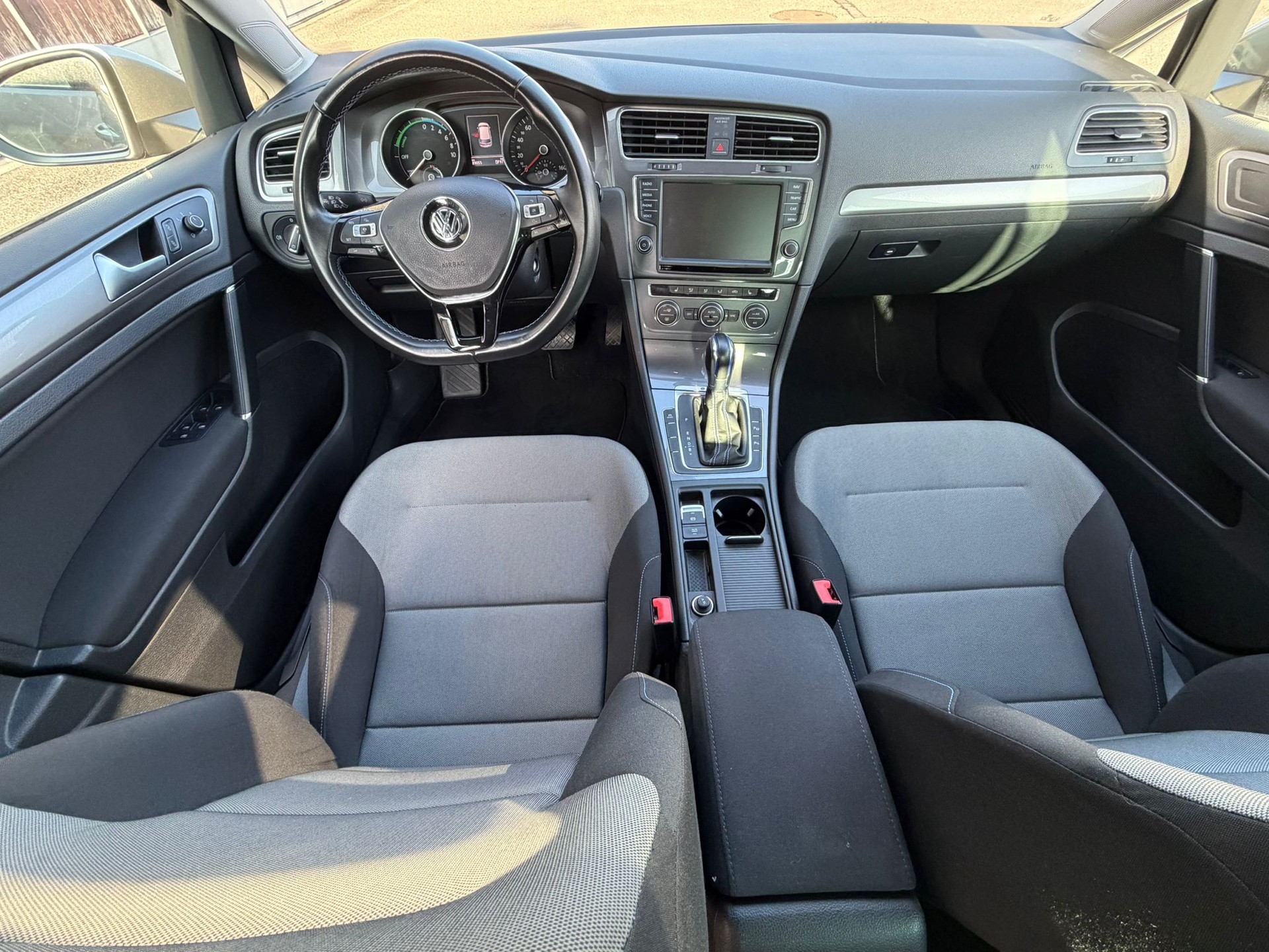 VW e-Golf Voll-Elektro mit CCS-Laden 30 Min. 10-80%-image-9