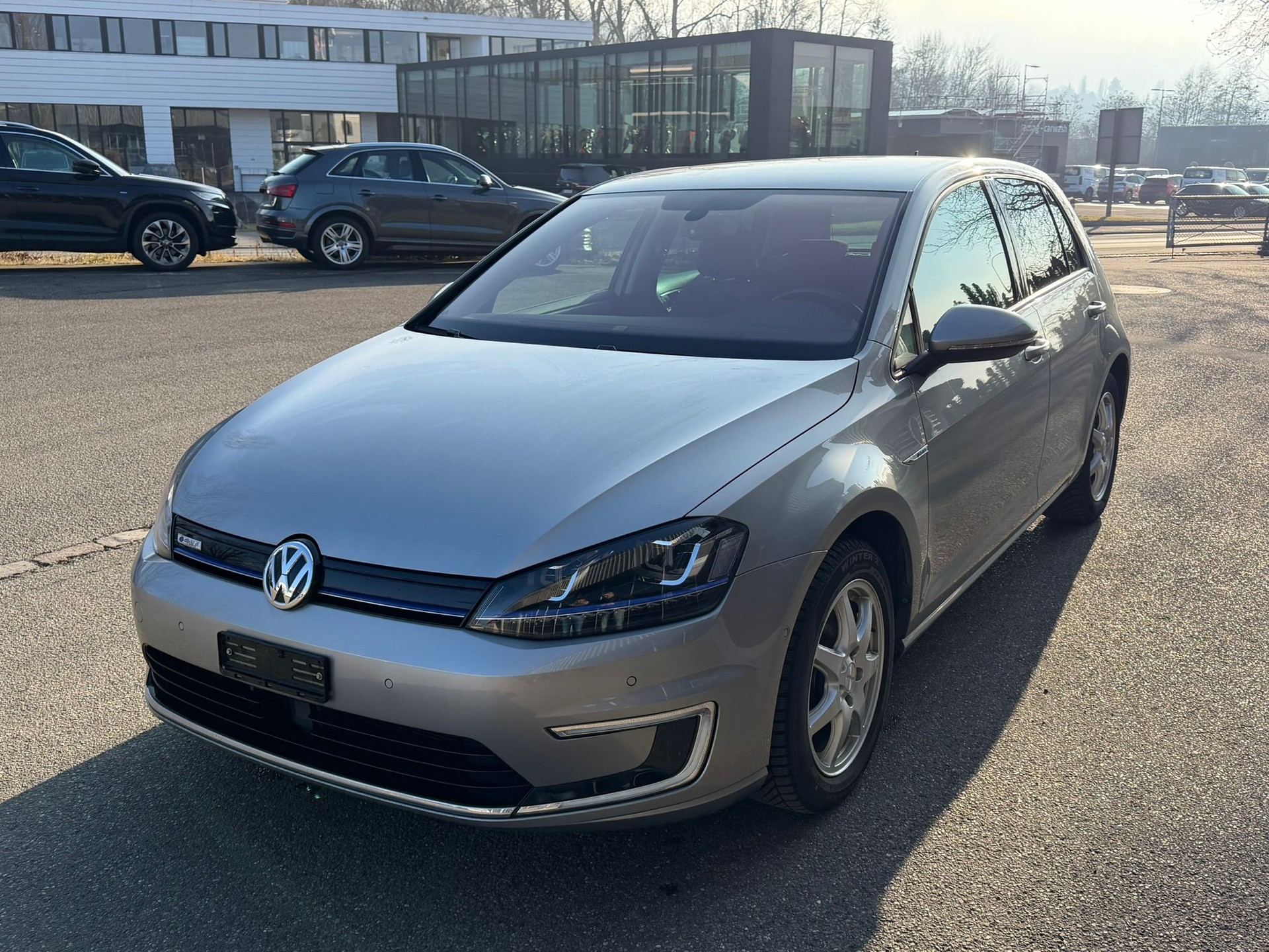VW e-Golf Voll-Elektro mit CCS-Laden 30 Min. 10-80%