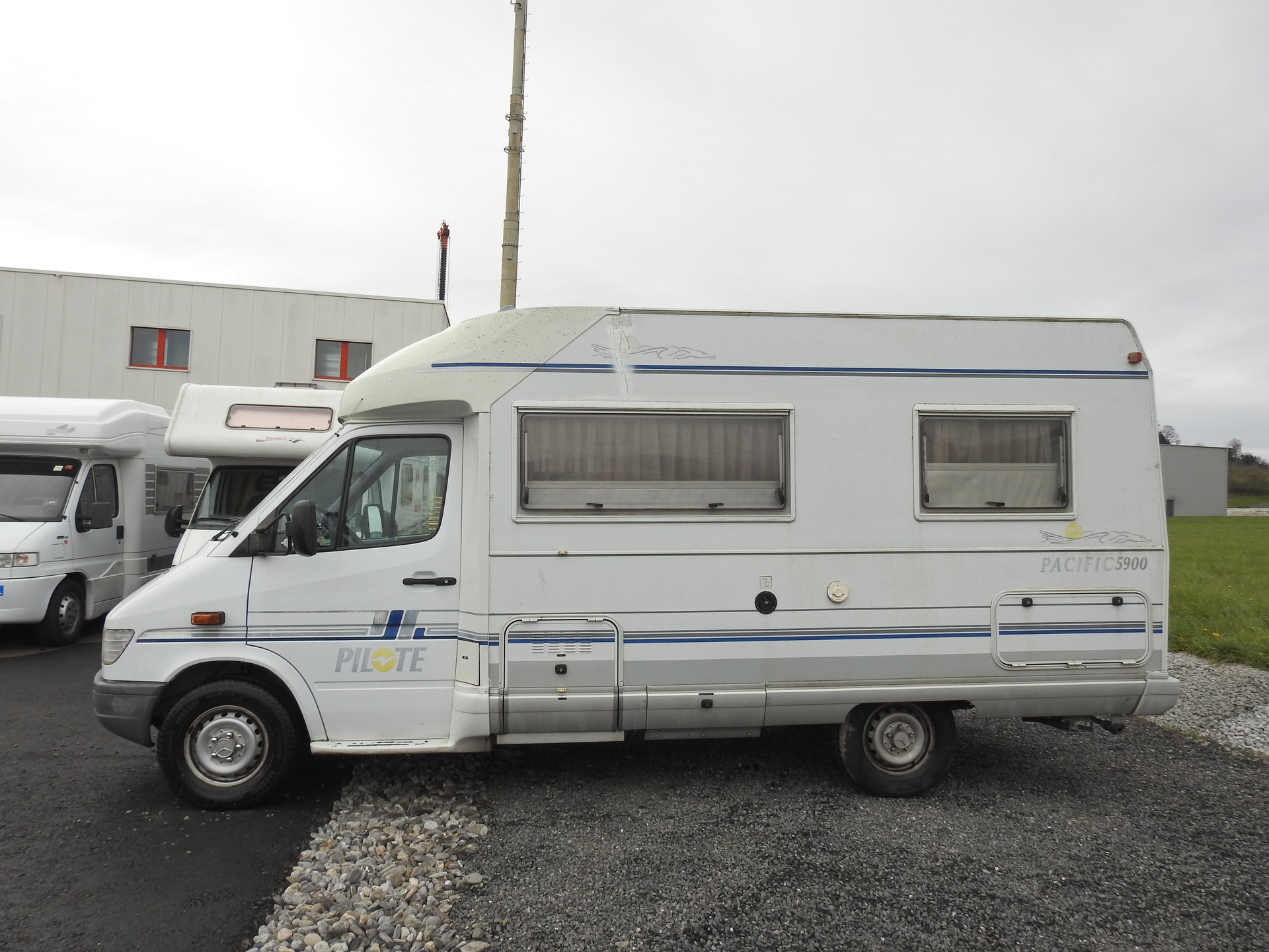 MERCEDES-BENZ 312 D Pilote Pacific 5900-showroom-element-2