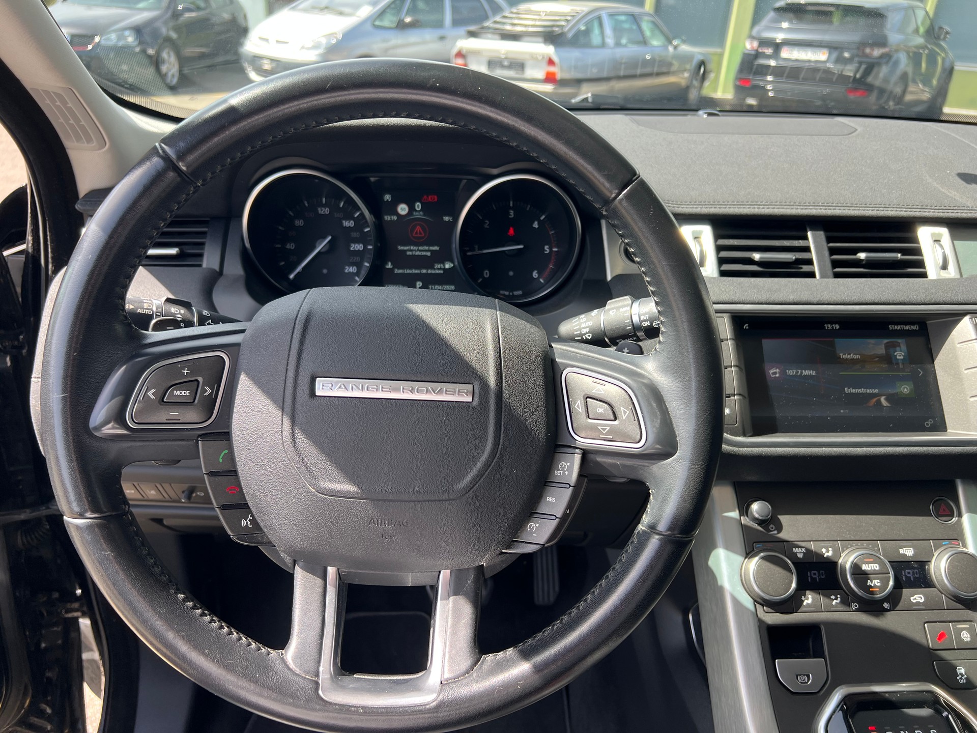 LAND ROVER Range Rover Evoque 2.0 TD4 SE AT9-image-9
