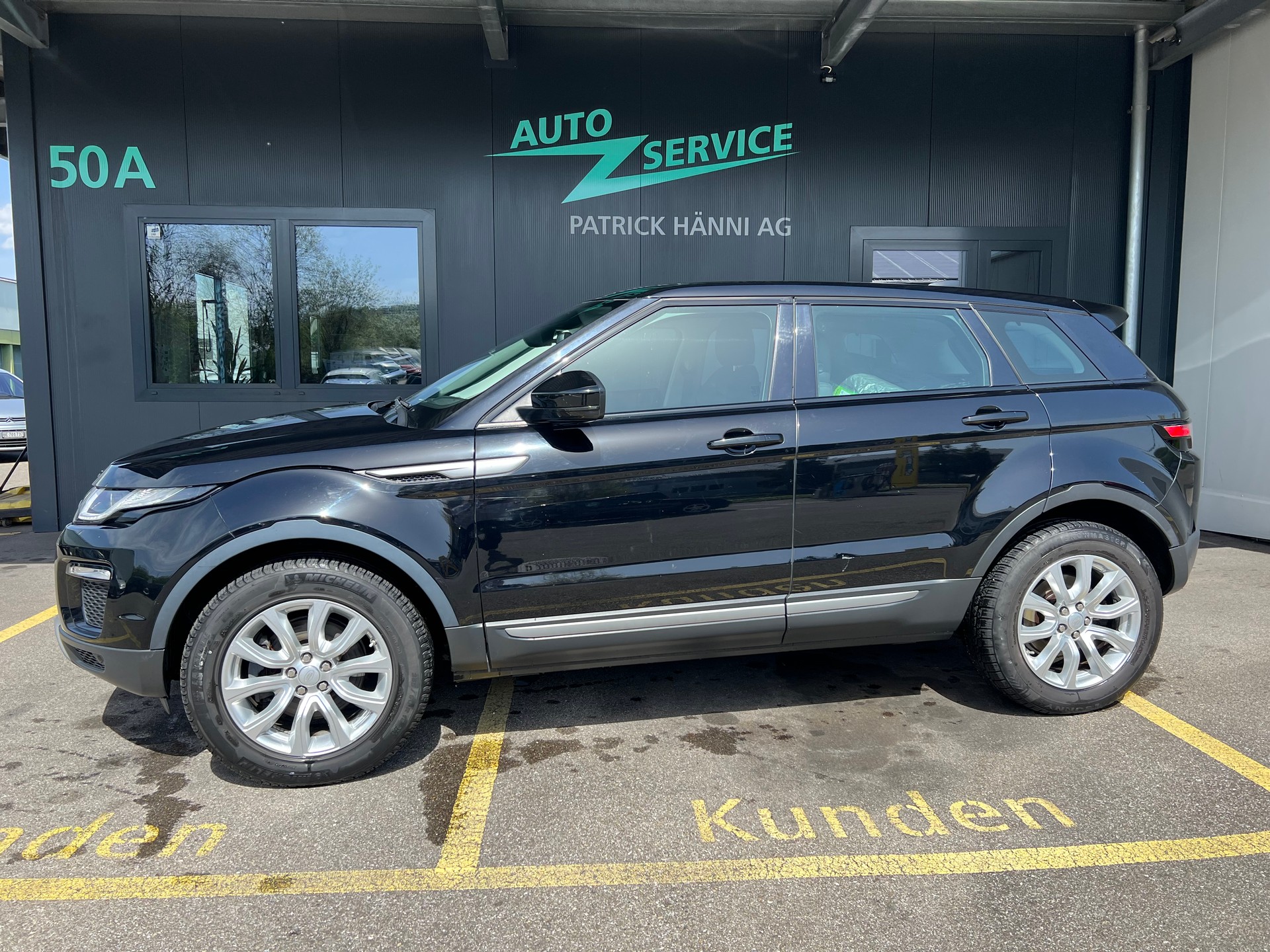 LAND ROVER Range Rover Evoque 2.0 TD4 SE AT9-image-1