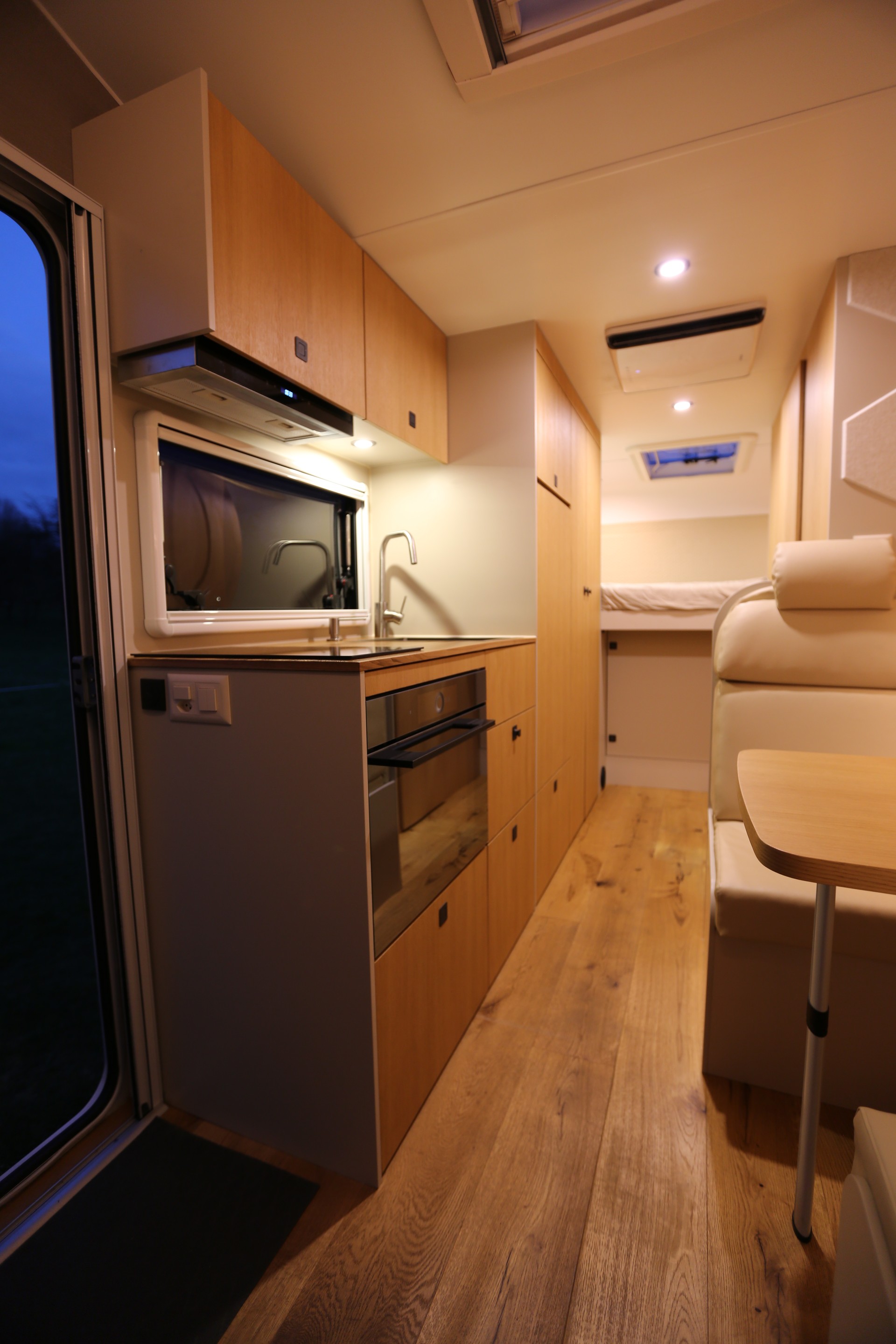 CARADO Einzigartiger autarker Camper-showroom-element-3