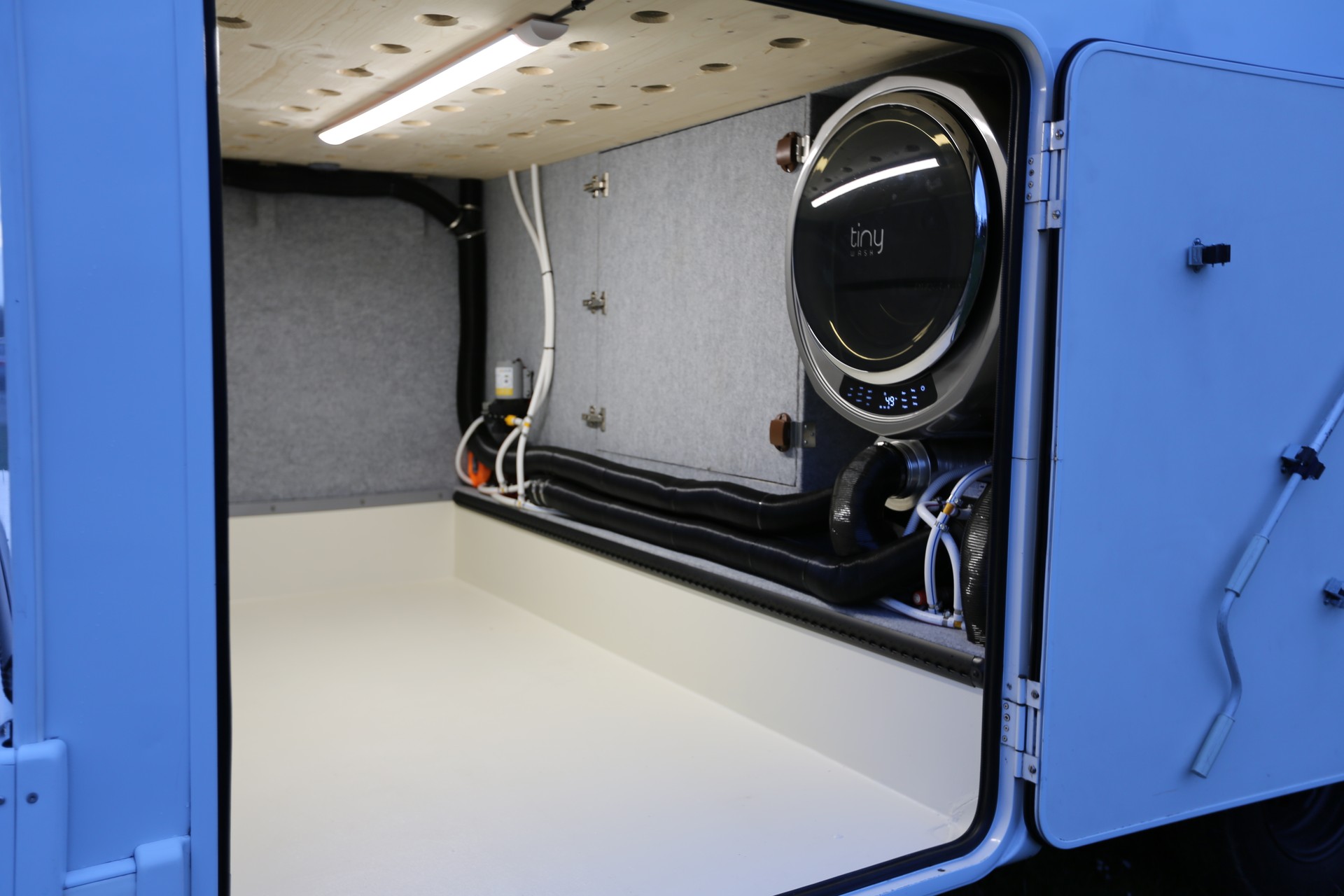 CARADO Einzigartiger autarker Camper-image-16