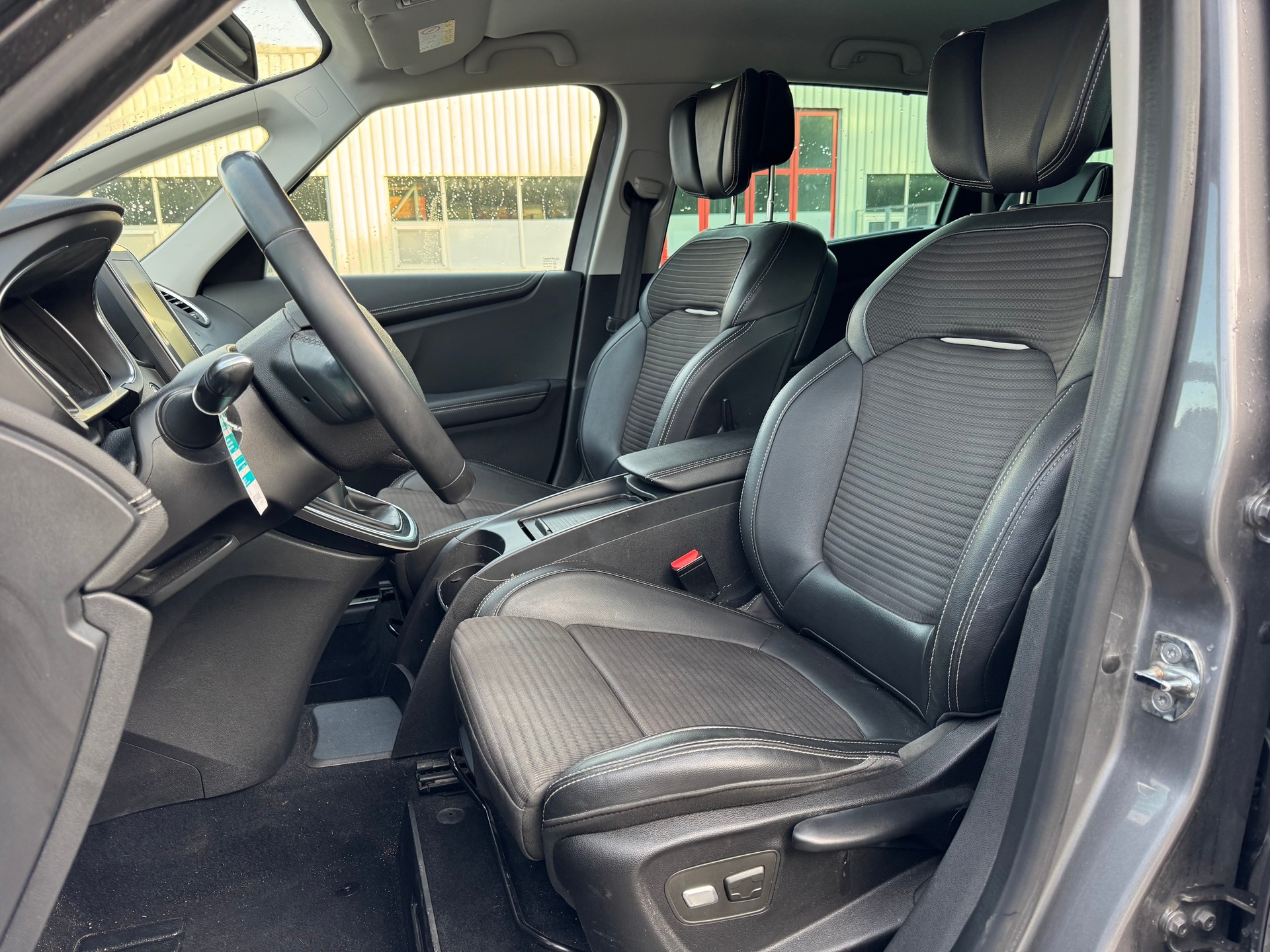 RENAULT Grand Scénic 1.2 16V Turbo Bose-image-7