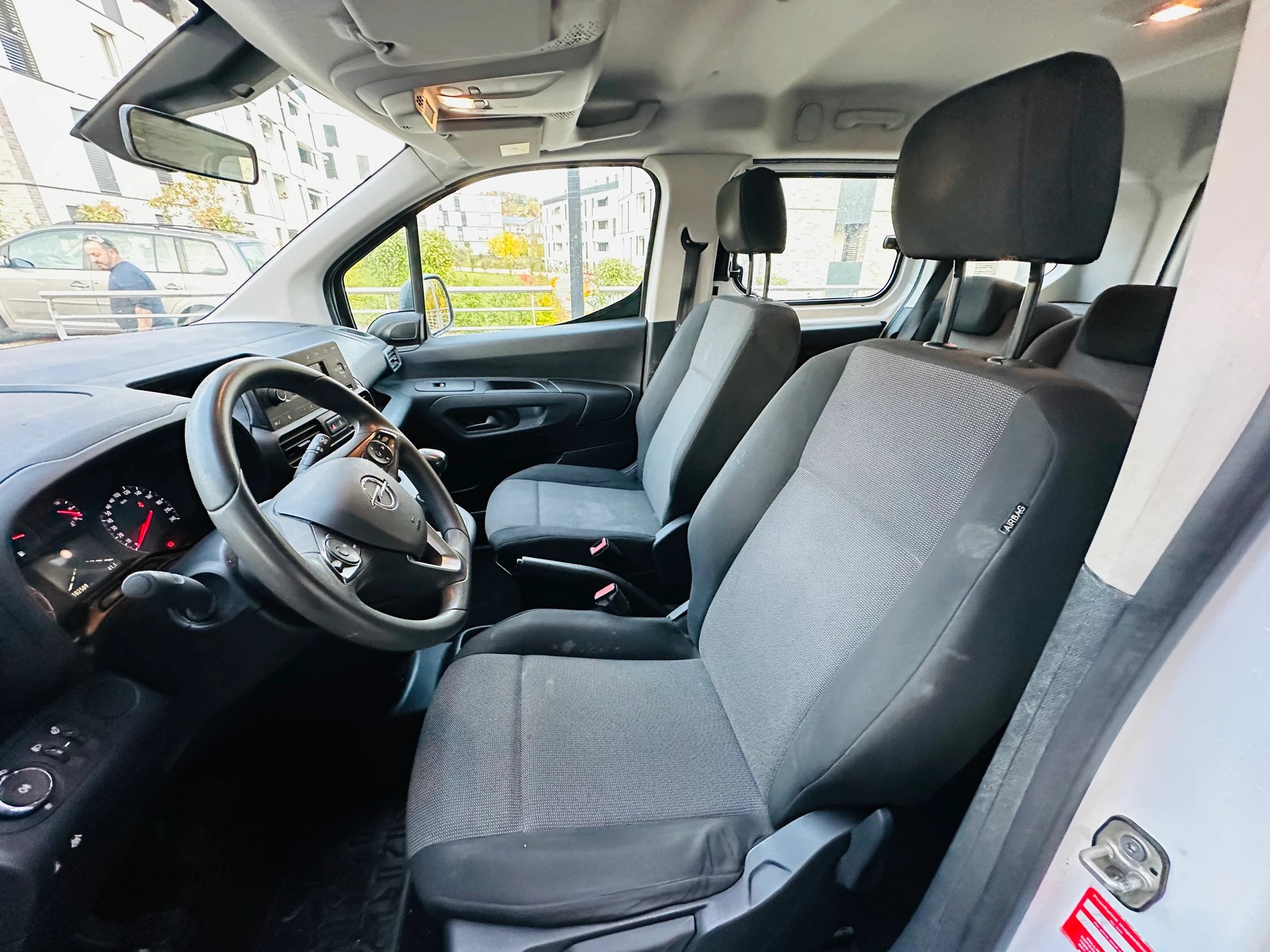 OPEL Combo Life 1.2 Enjoy-image-11