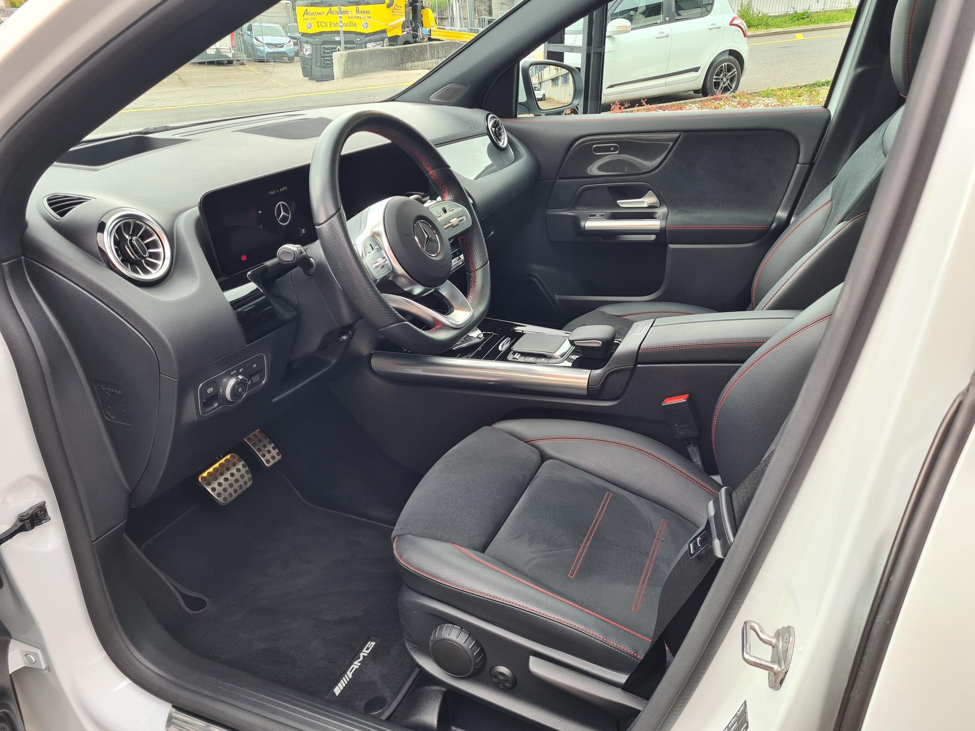 MERCEDES-BENZ GLA 250 4Matic AMG Line 8G-DCT-image-6