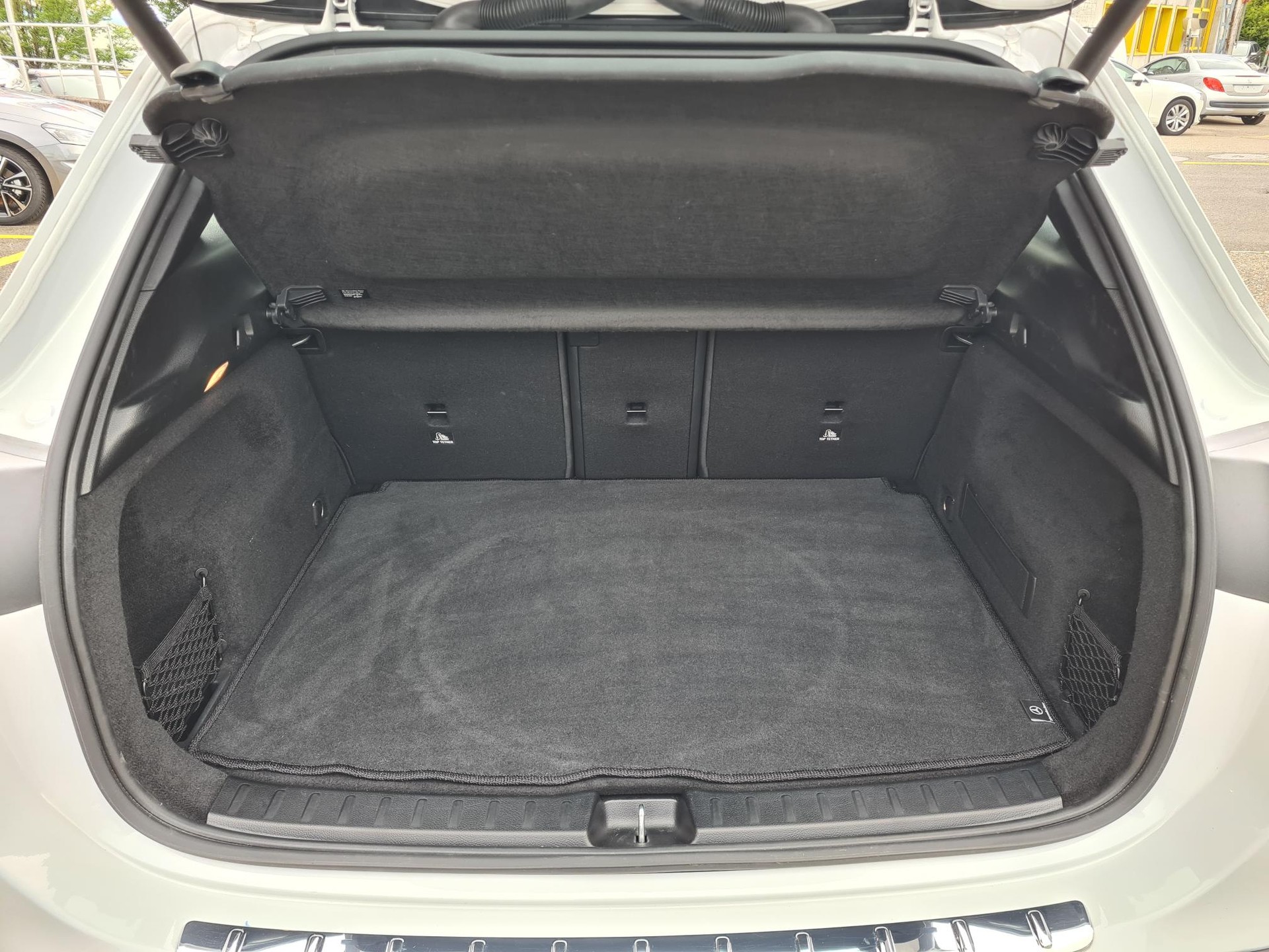 MERCEDES-BENZ GLA 250 4Matic AMG Line 8G-DCT-image-10