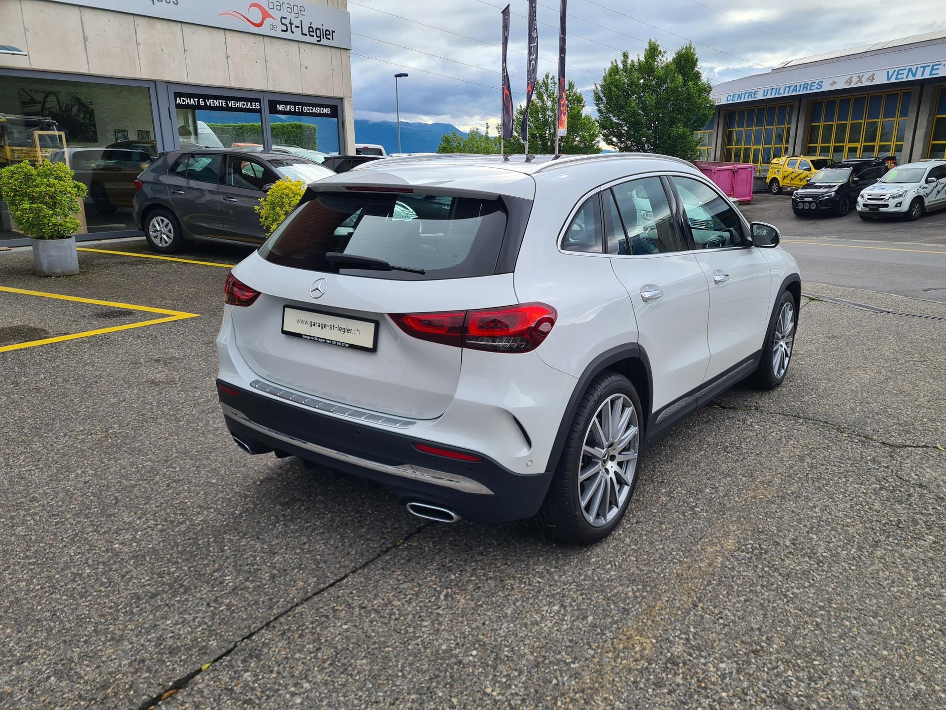 MERCEDES-BENZ GLA 250 4Matic AMG Line 8G-DCT-image-4