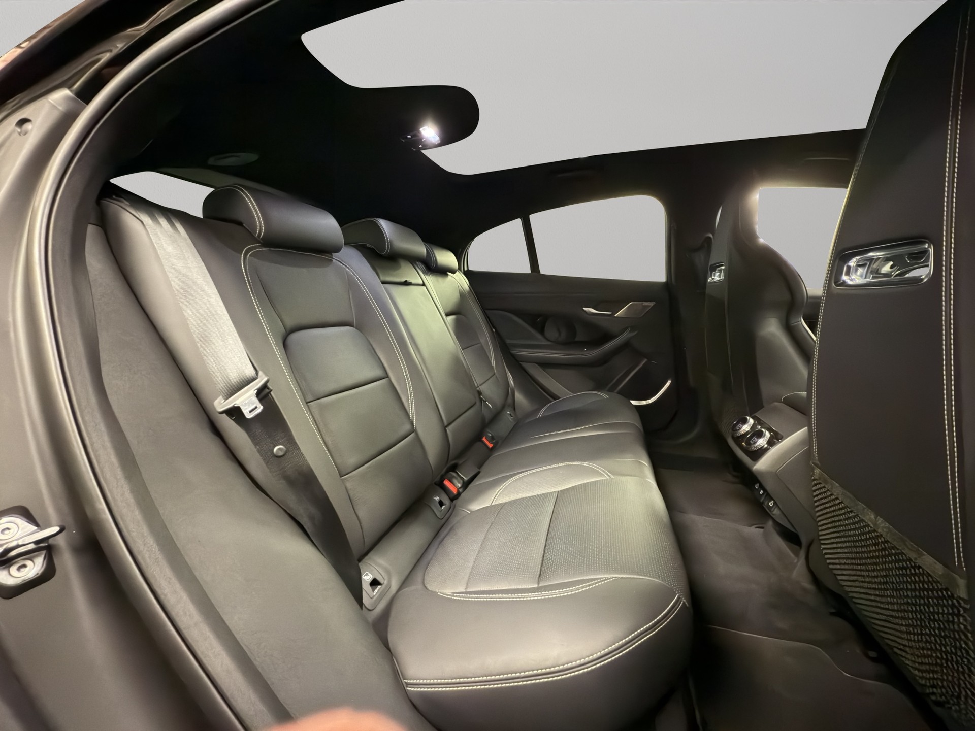 JAGUAR I-Pace EV400 HSE AWD-image-10