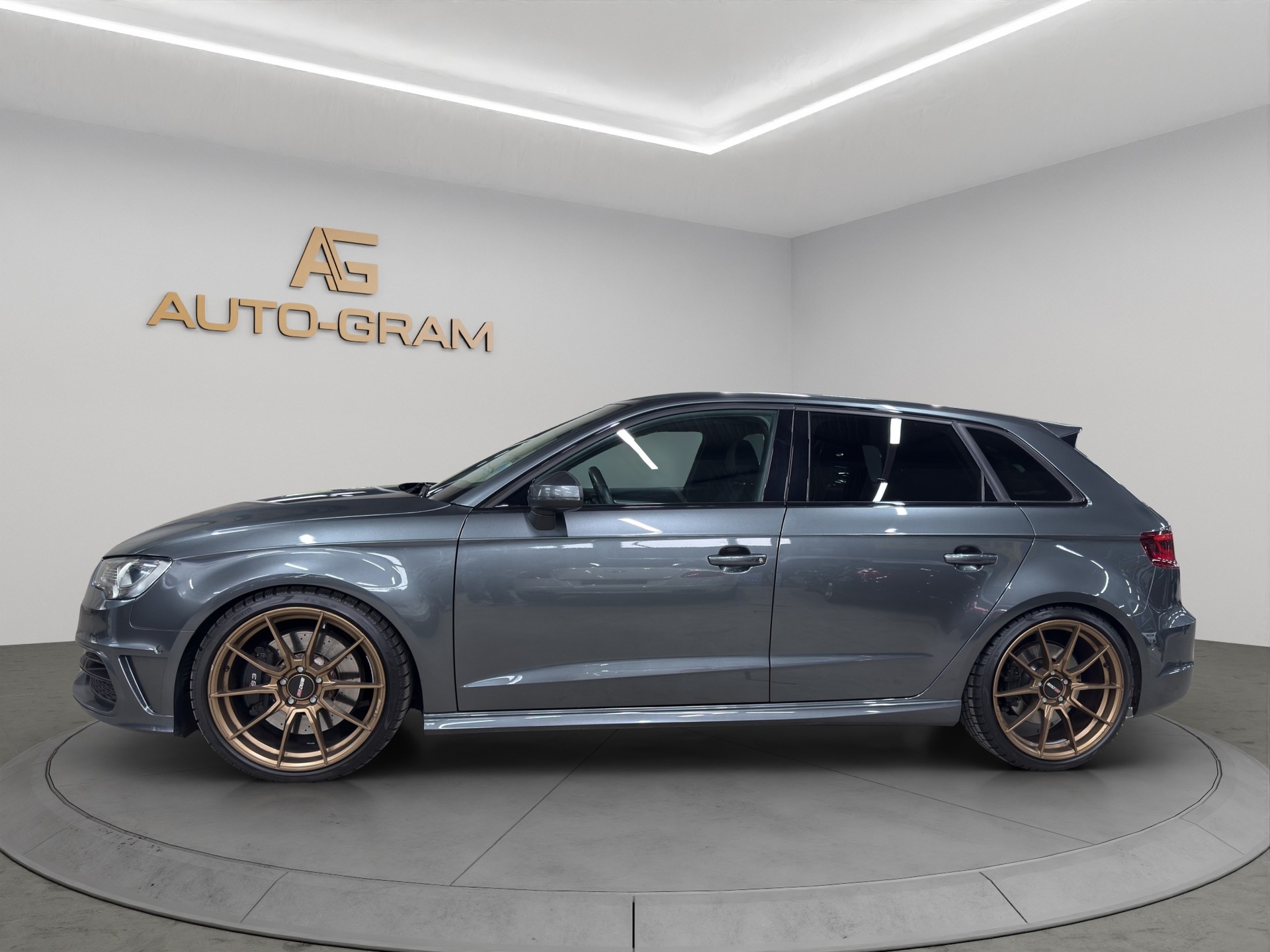 AUDI S3 Sportback 2.0 TFSI quattro S-tronic-showroom-element-2