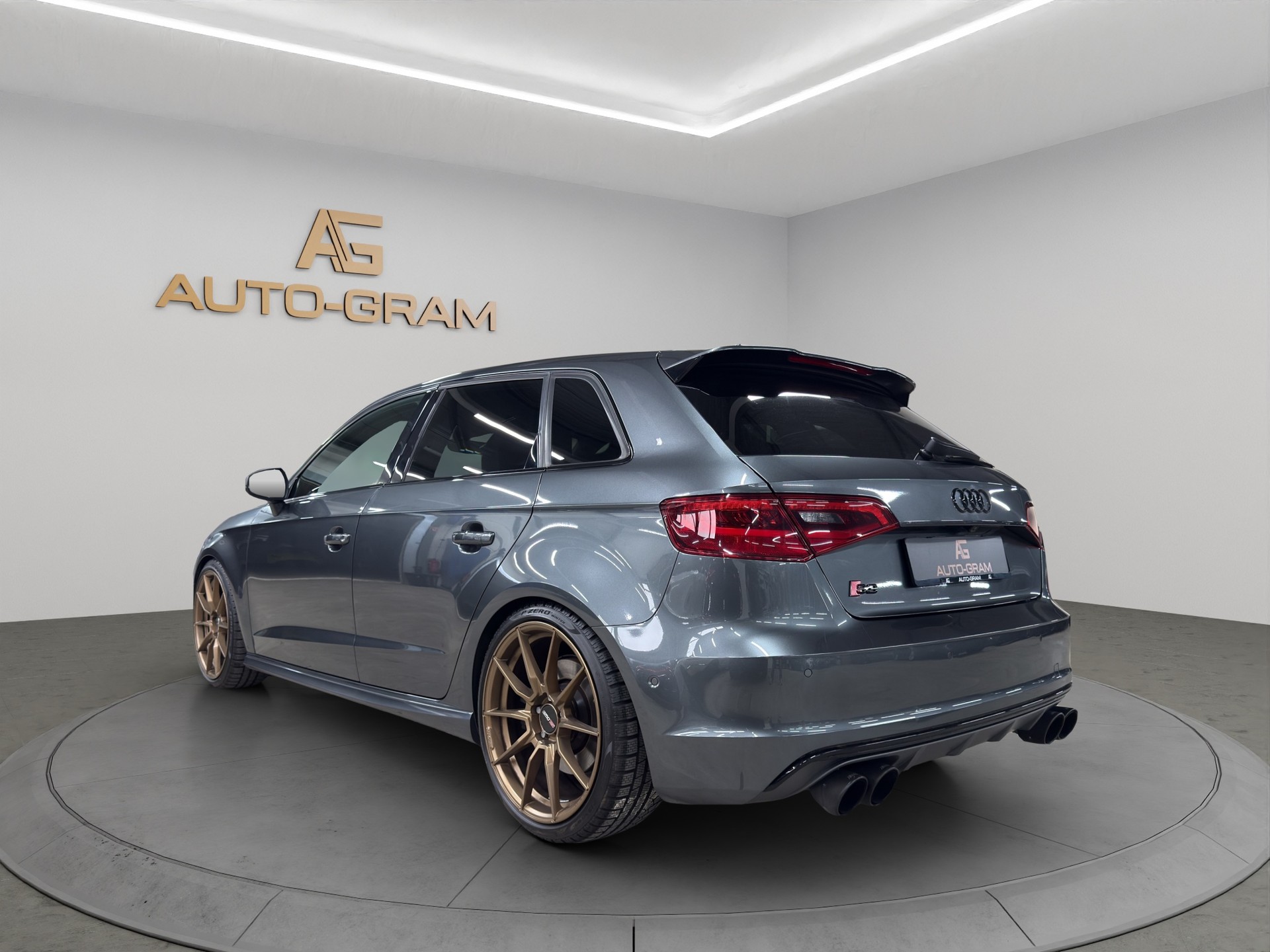 AUDI S3 Sportback 2.0 TFSI quattro S-tronic-showroom-element-3