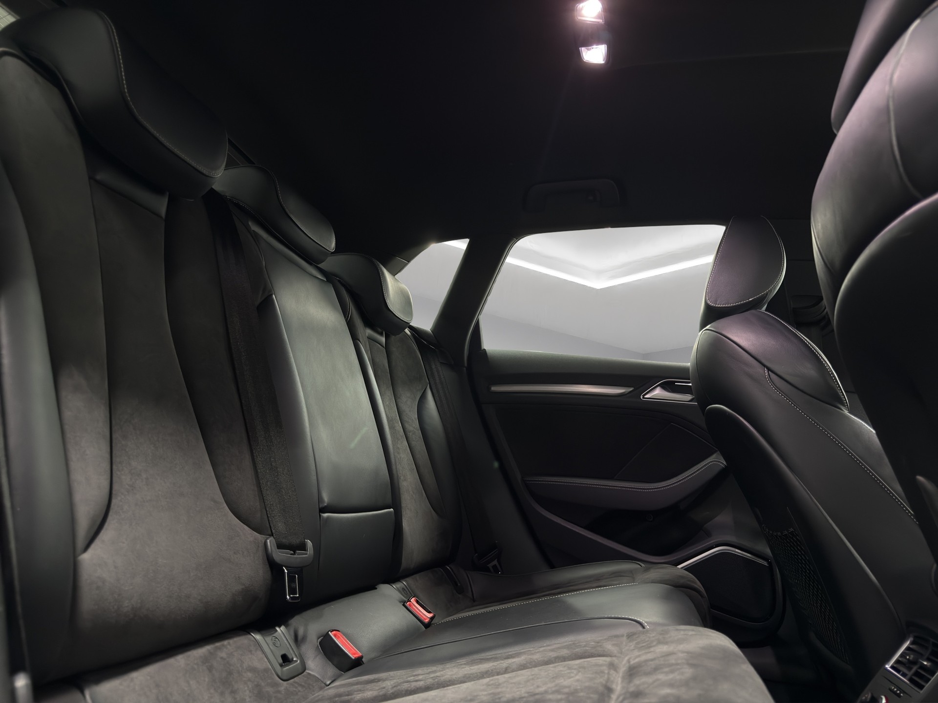 AUDI S3 Sportback 2.0 TFSI quattro S-tronic-image-26