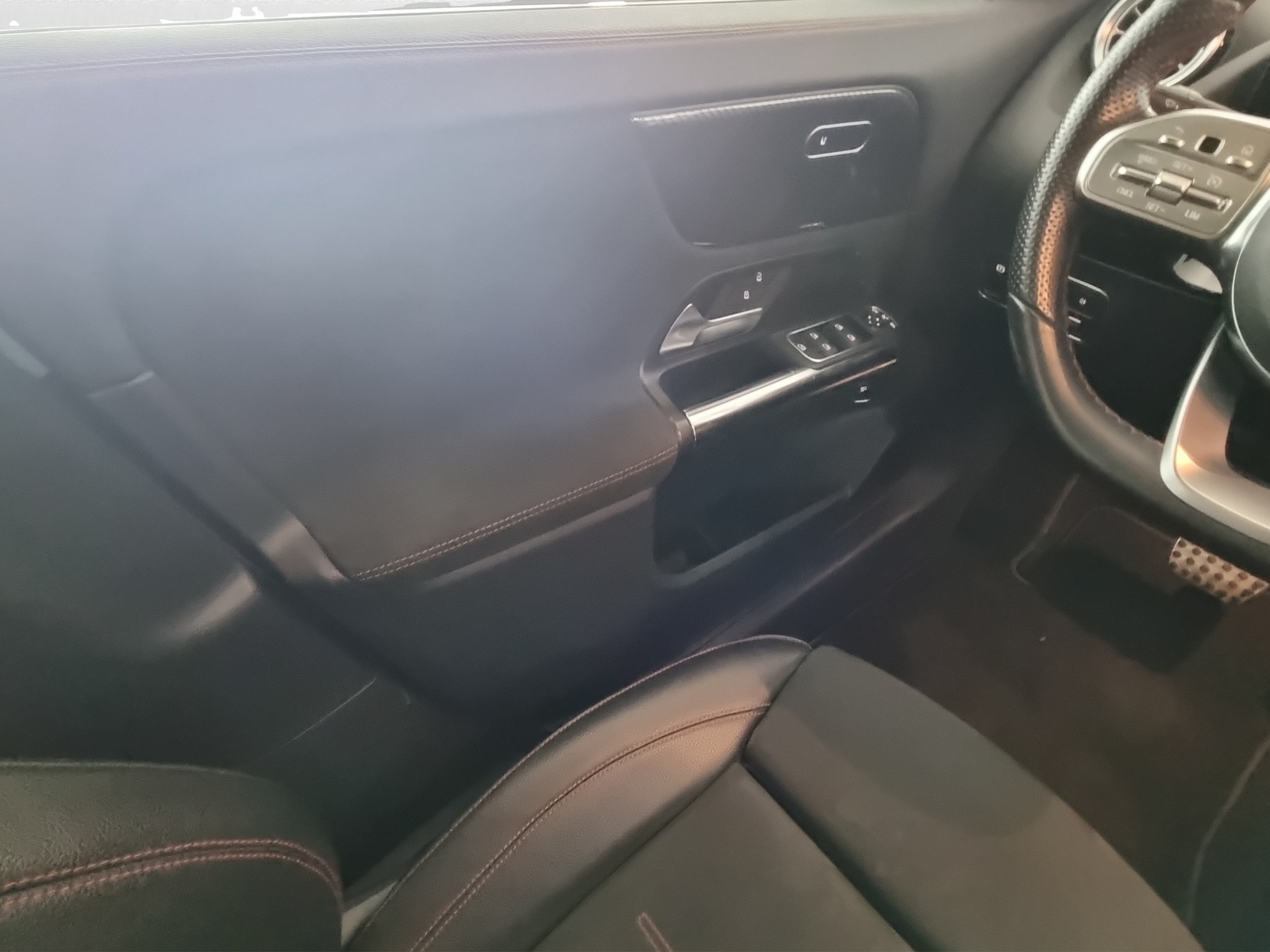 MERCEDES-BENZ GLA 250 AMG-Line 4Matic 8G-Speedshift DCT-image-11