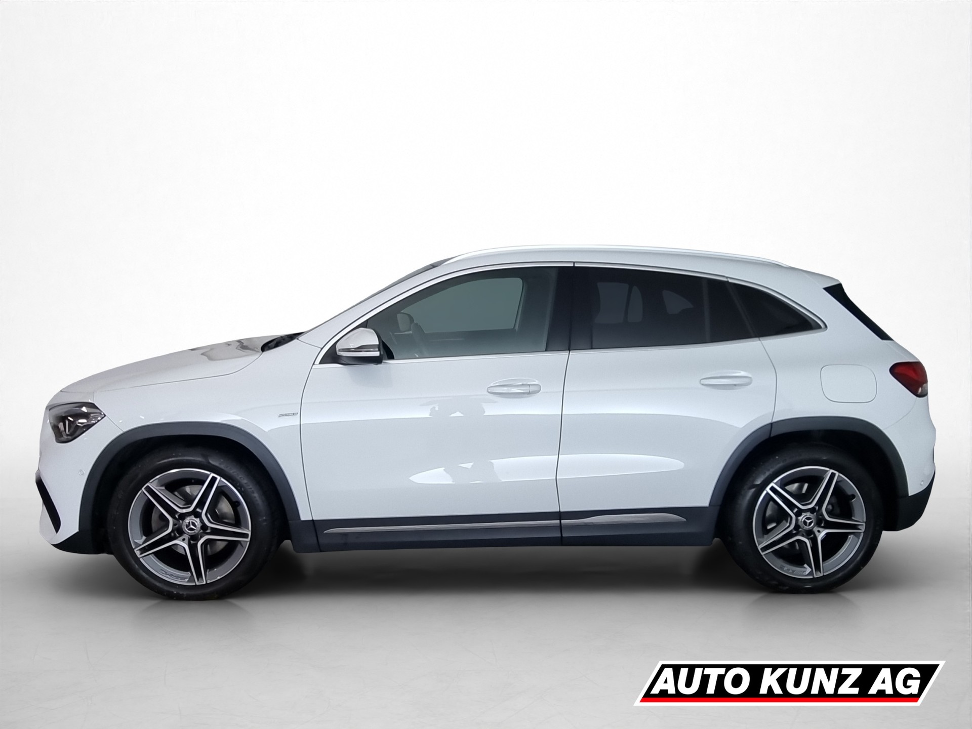 MERCEDES-BENZ GLA 250 AMG-Line 4Matic 8G-Speedshift DCT-showroom-element-2