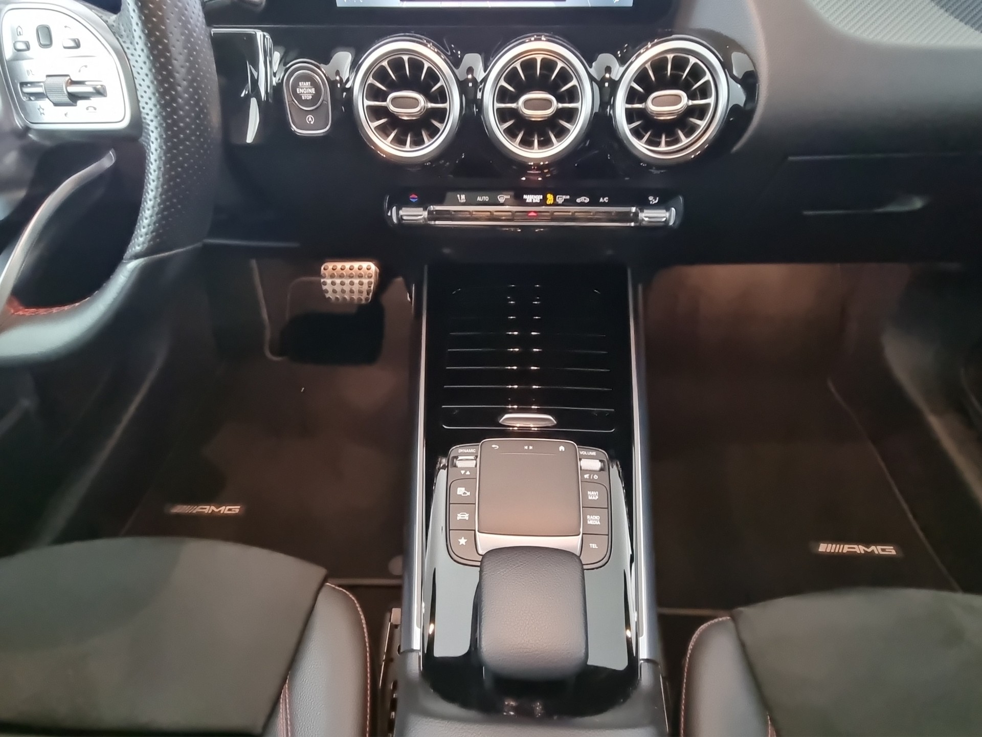 MERCEDES-BENZ GLA 250 AMG-Line 4Matic 8G-Speedshift DCT-image-9
