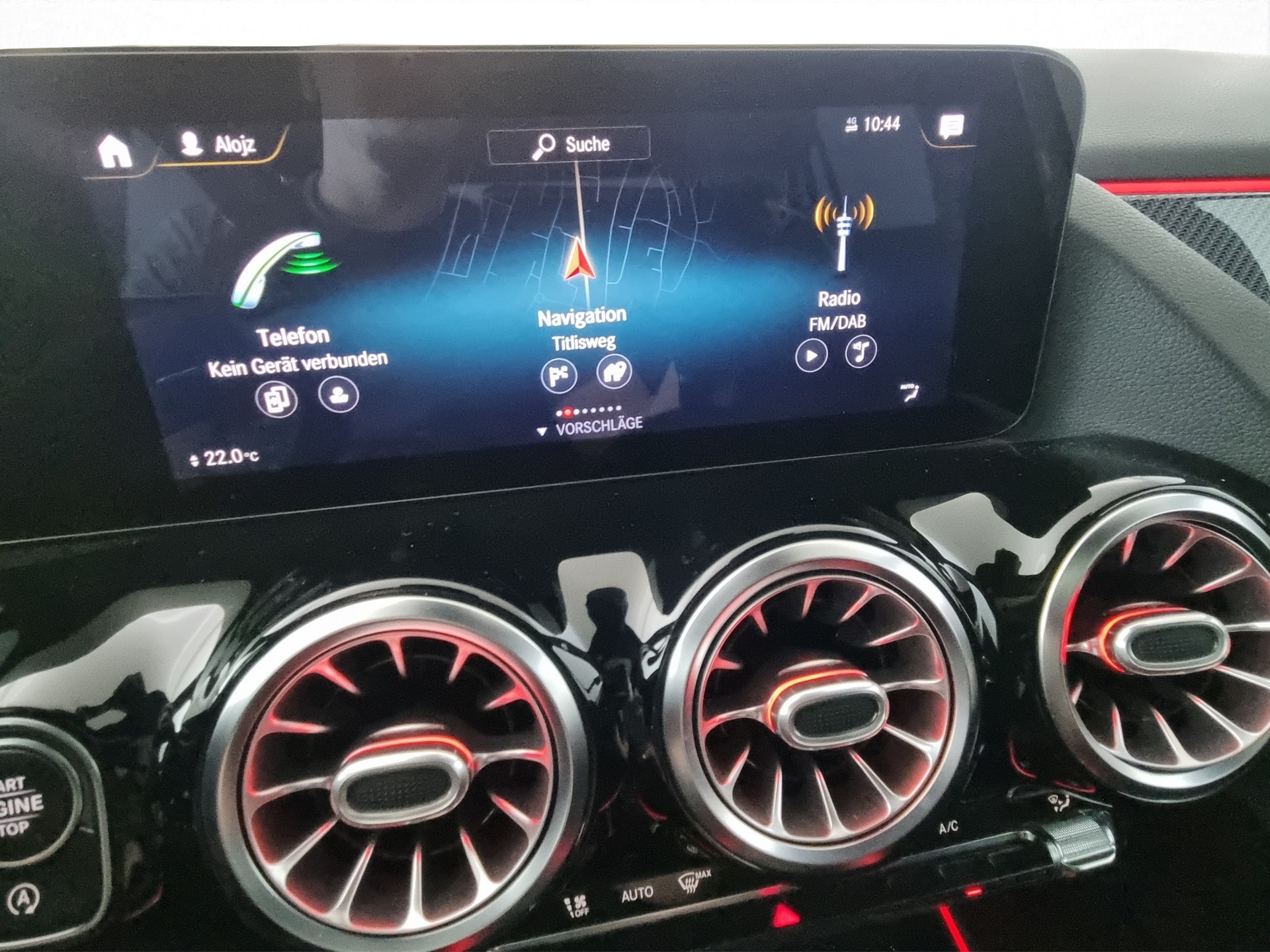 MERCEDES-BENZ GLA 250 AMG-Line 4Matic 8G-Speedshift DCT-image-14