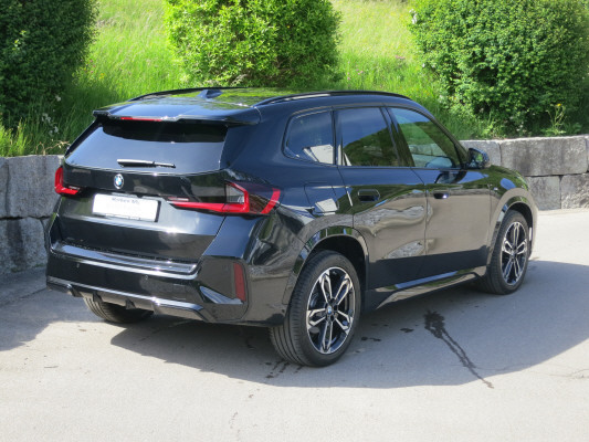 BMW X1 xDrive 20d 48V M Sport-showroom-element-3